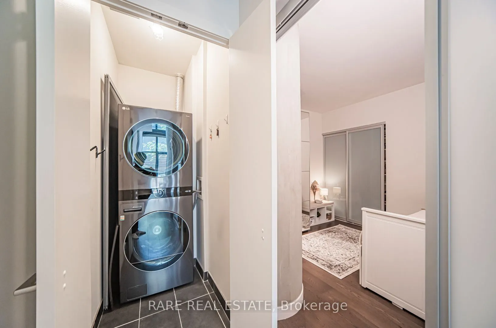 650 King Street W #106
