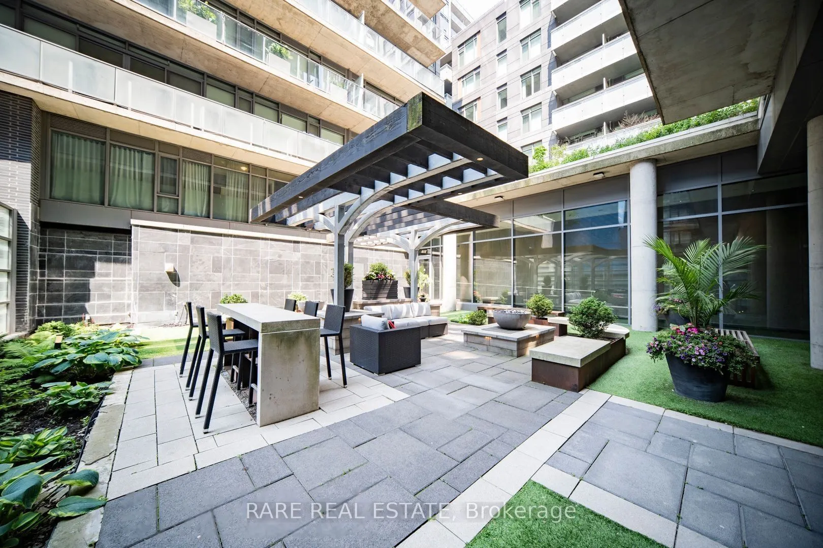 650 King Street W #106