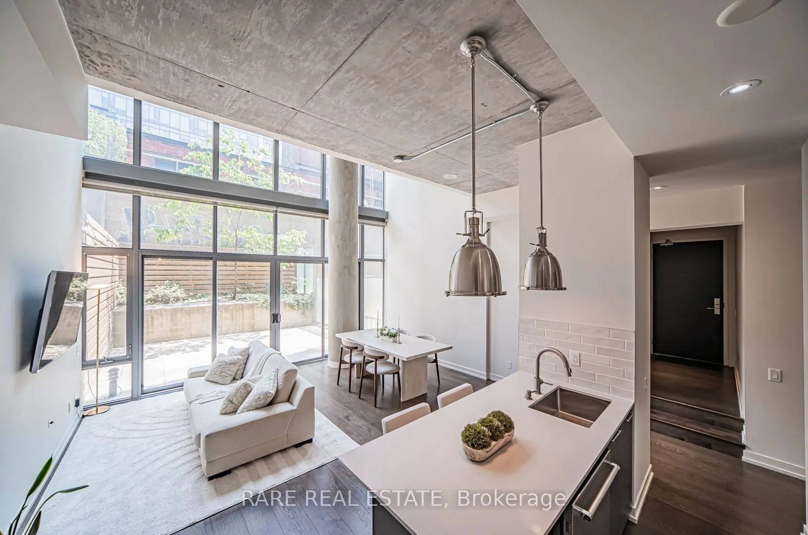 650 King Street W #106