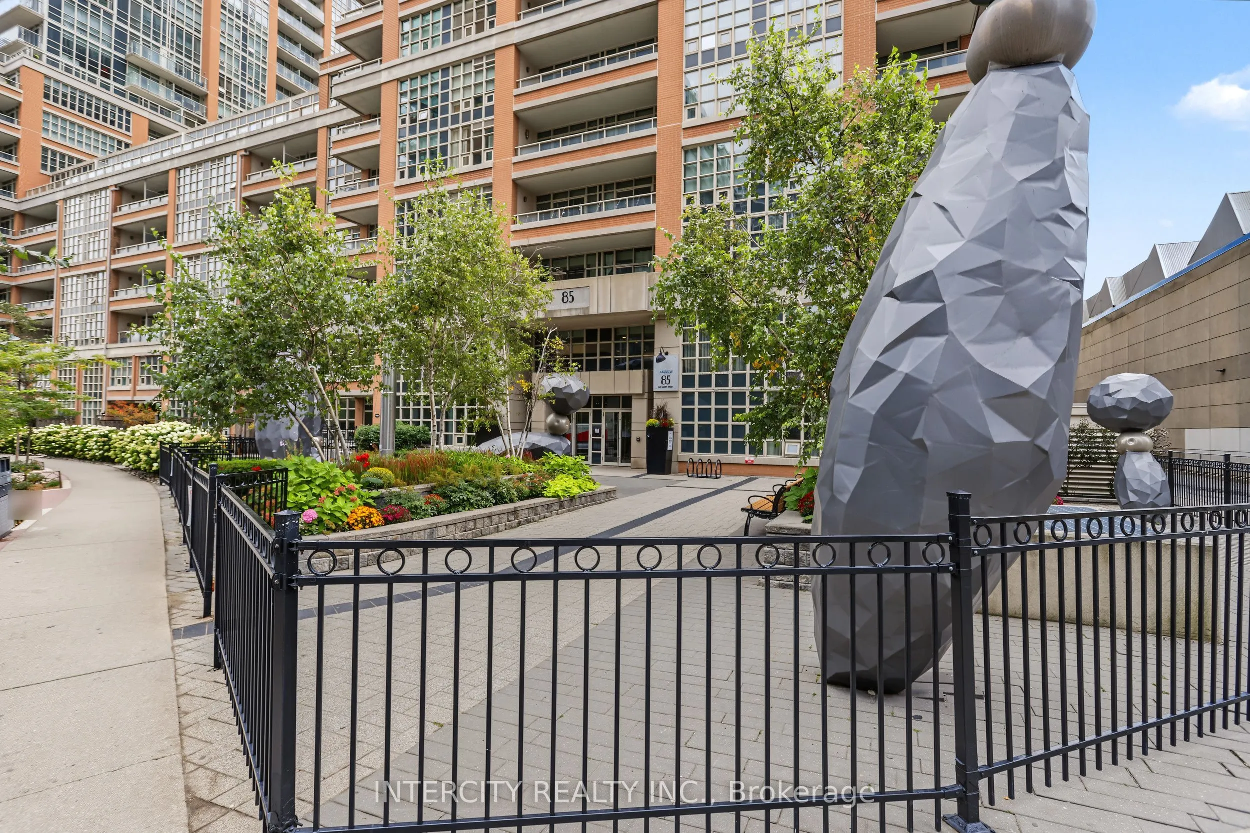 85 East Liberty Street #527