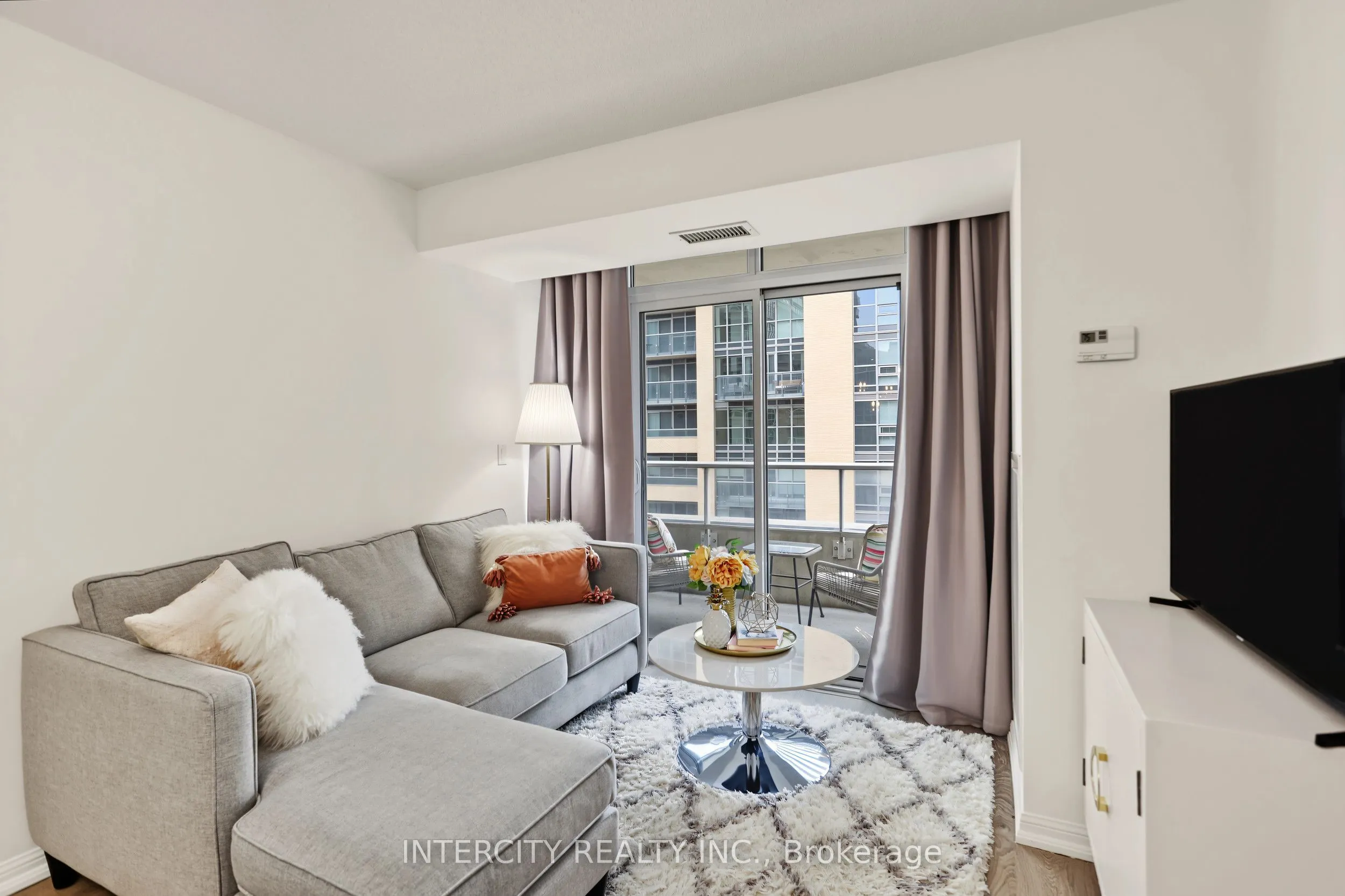 85 East Liberty Street #527