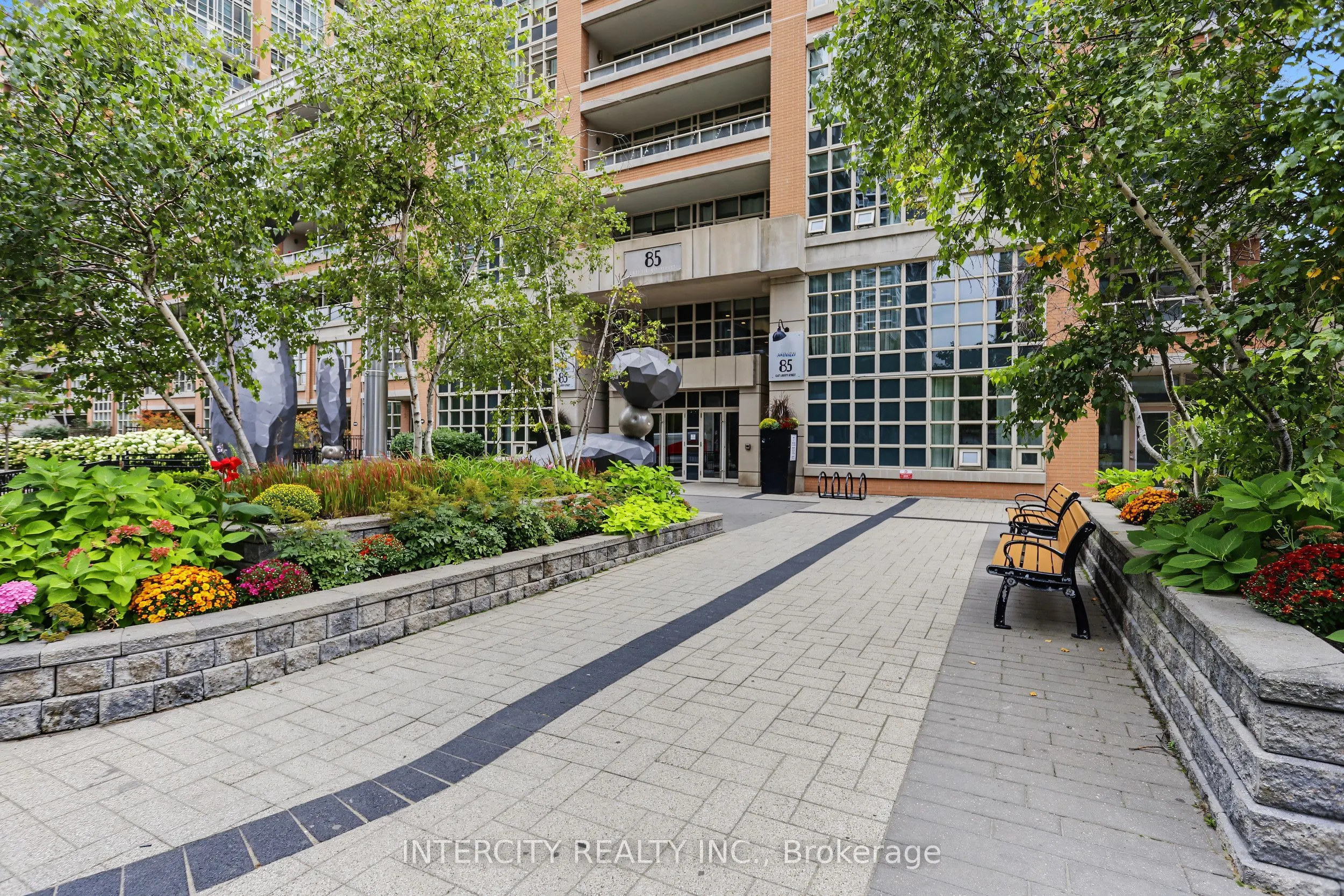 85 East Liberty Street #527