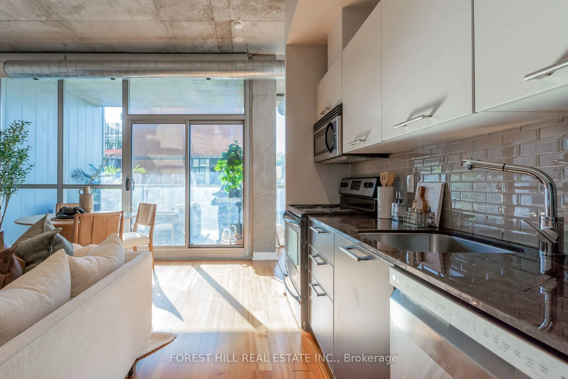 60 Bathurst Street #415