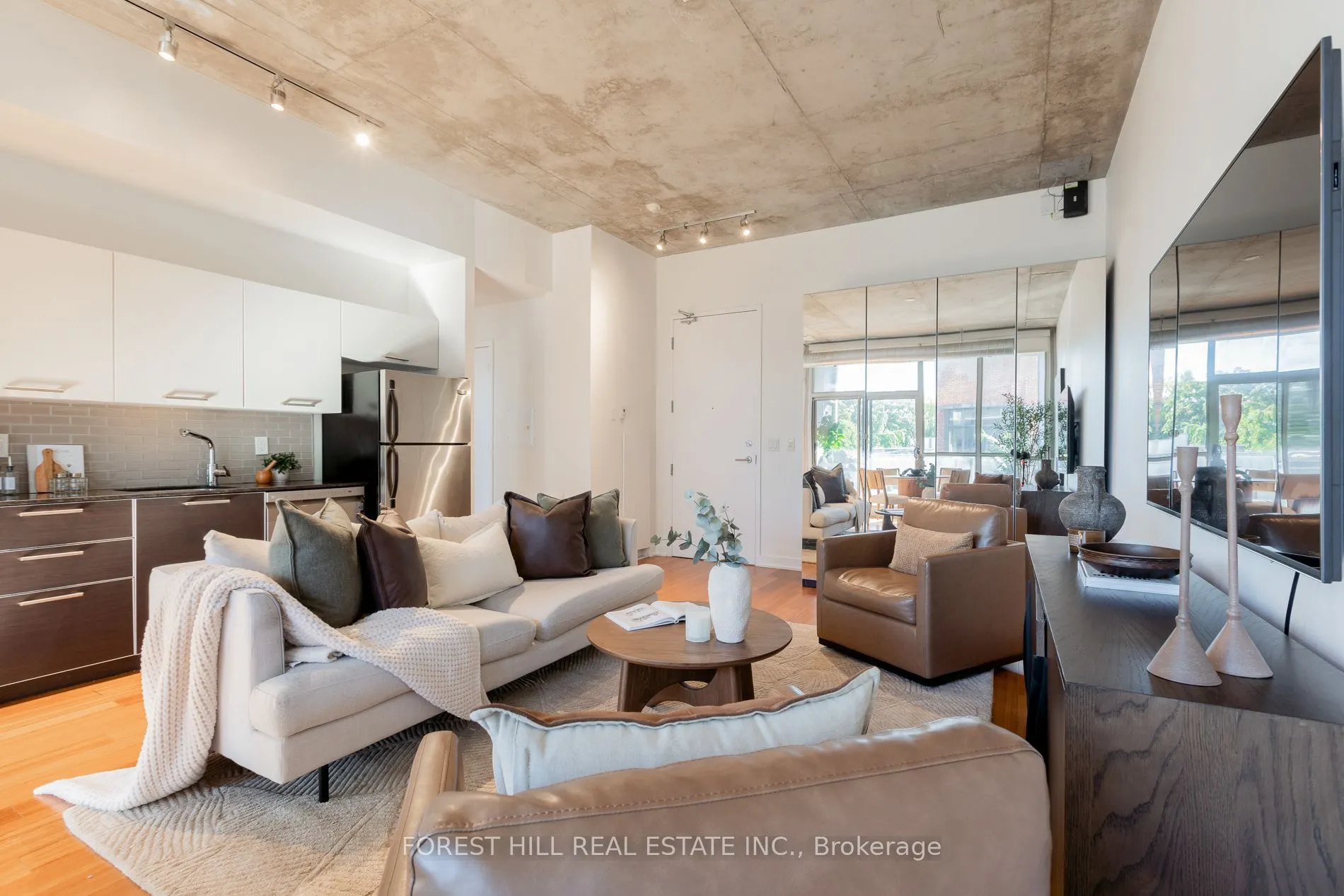 60 Bathurst Street #415