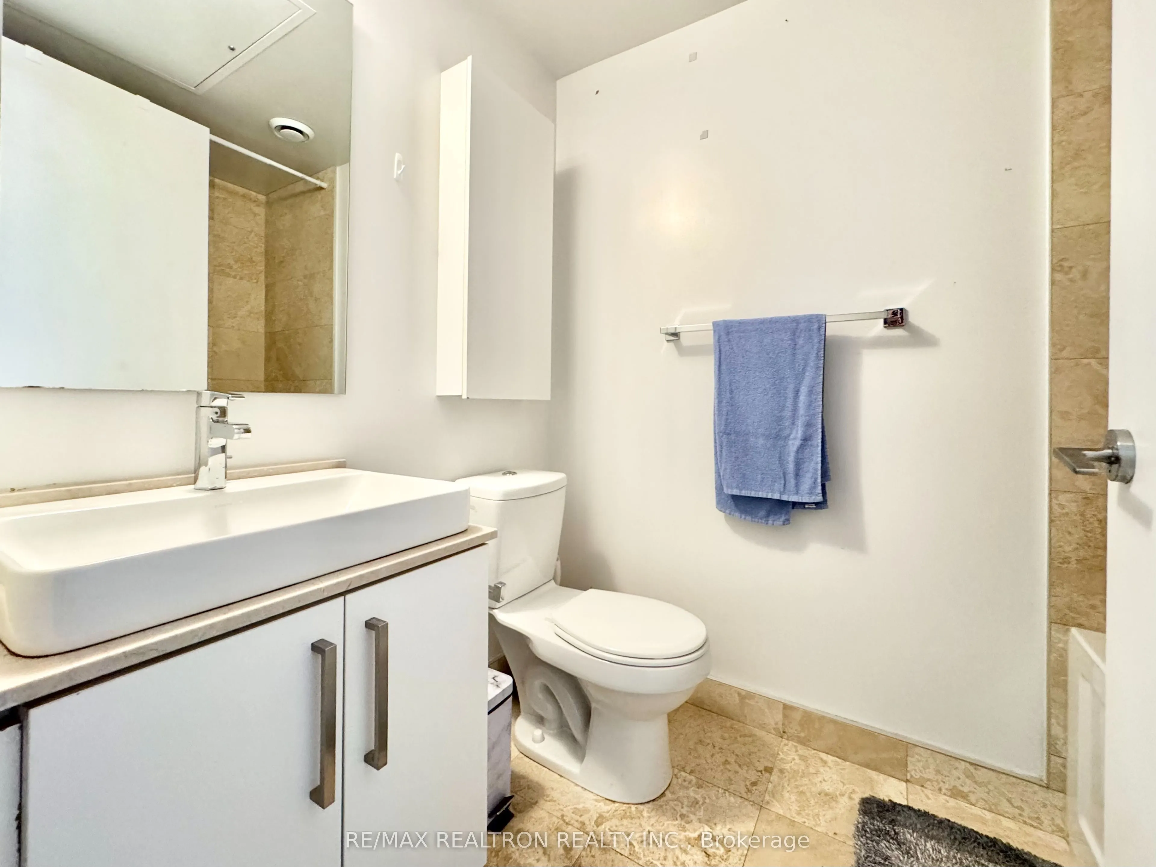 12 York Street #2201