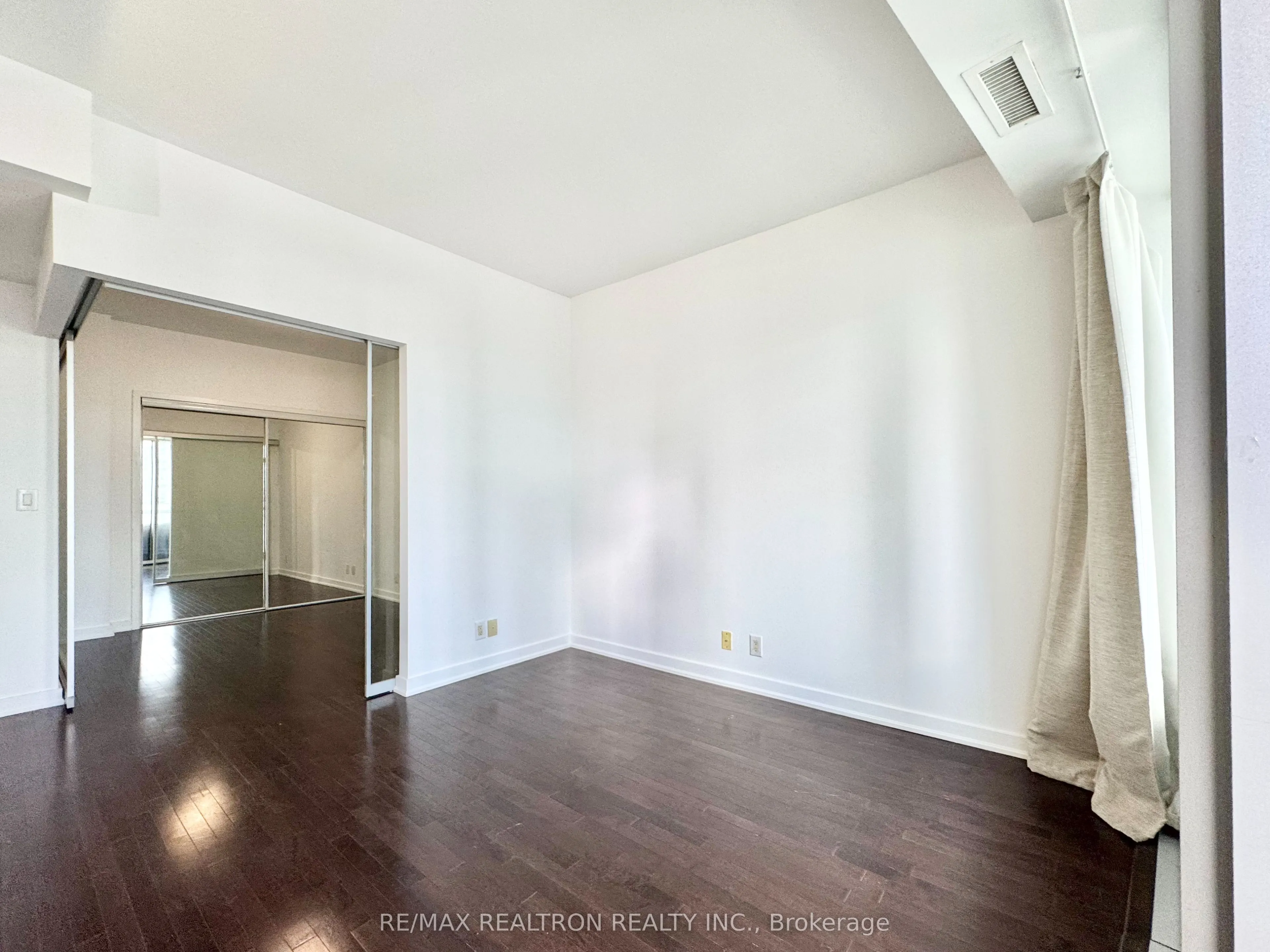 12 York Street #2201