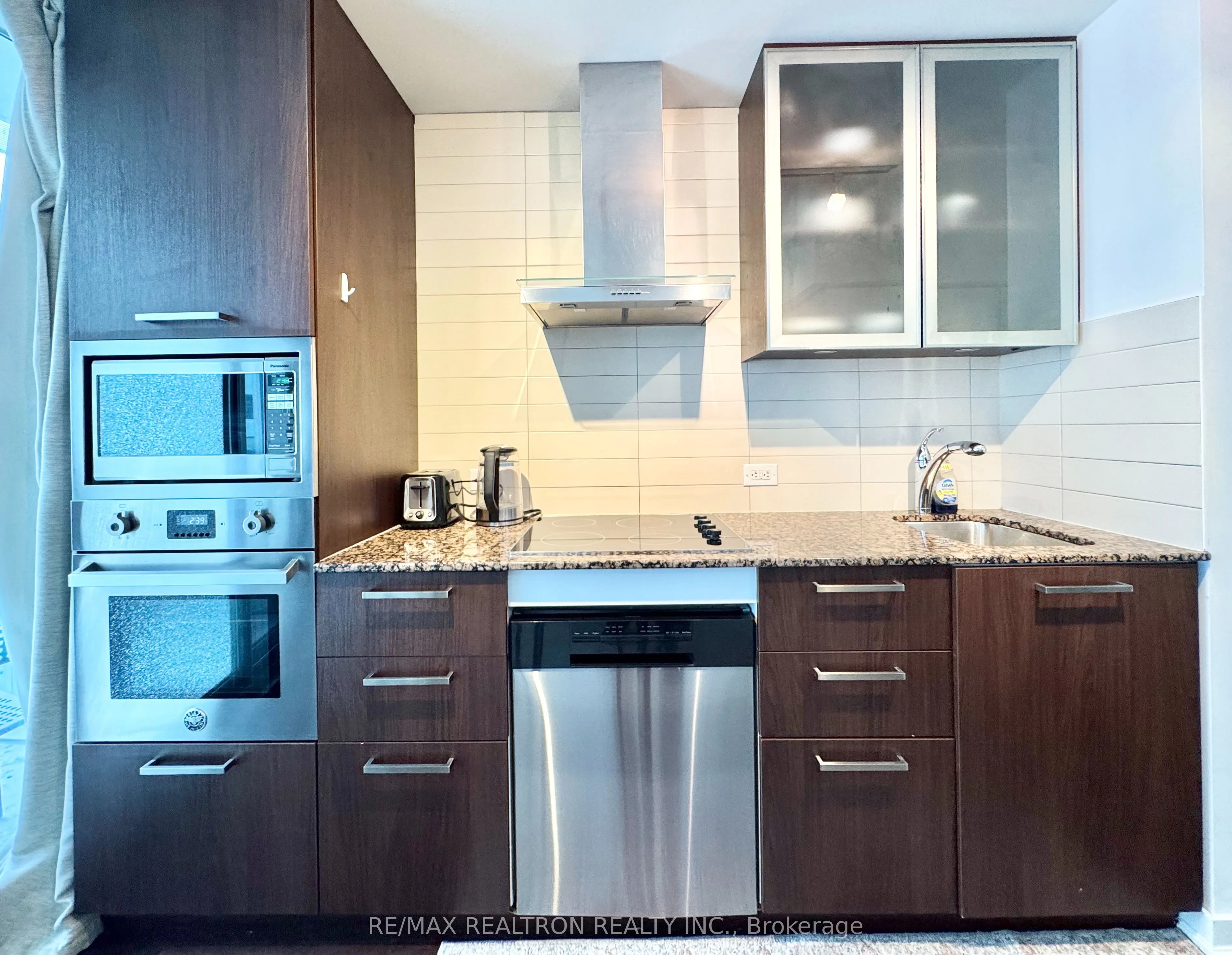 12 York Street #2201