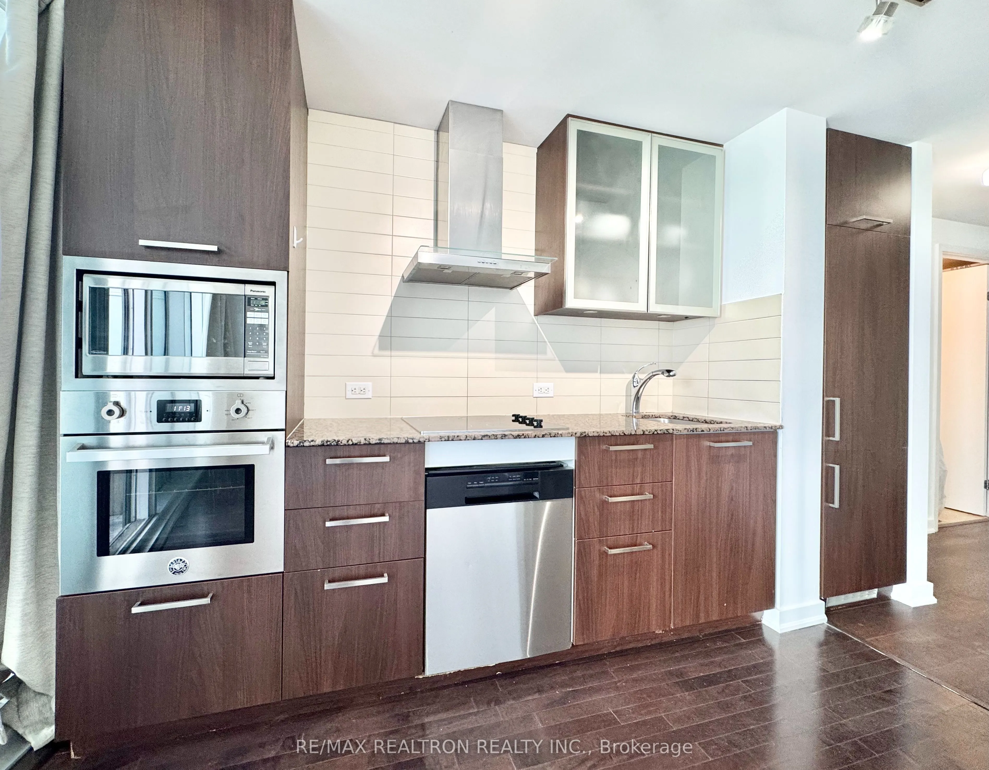 12 York Street #2201