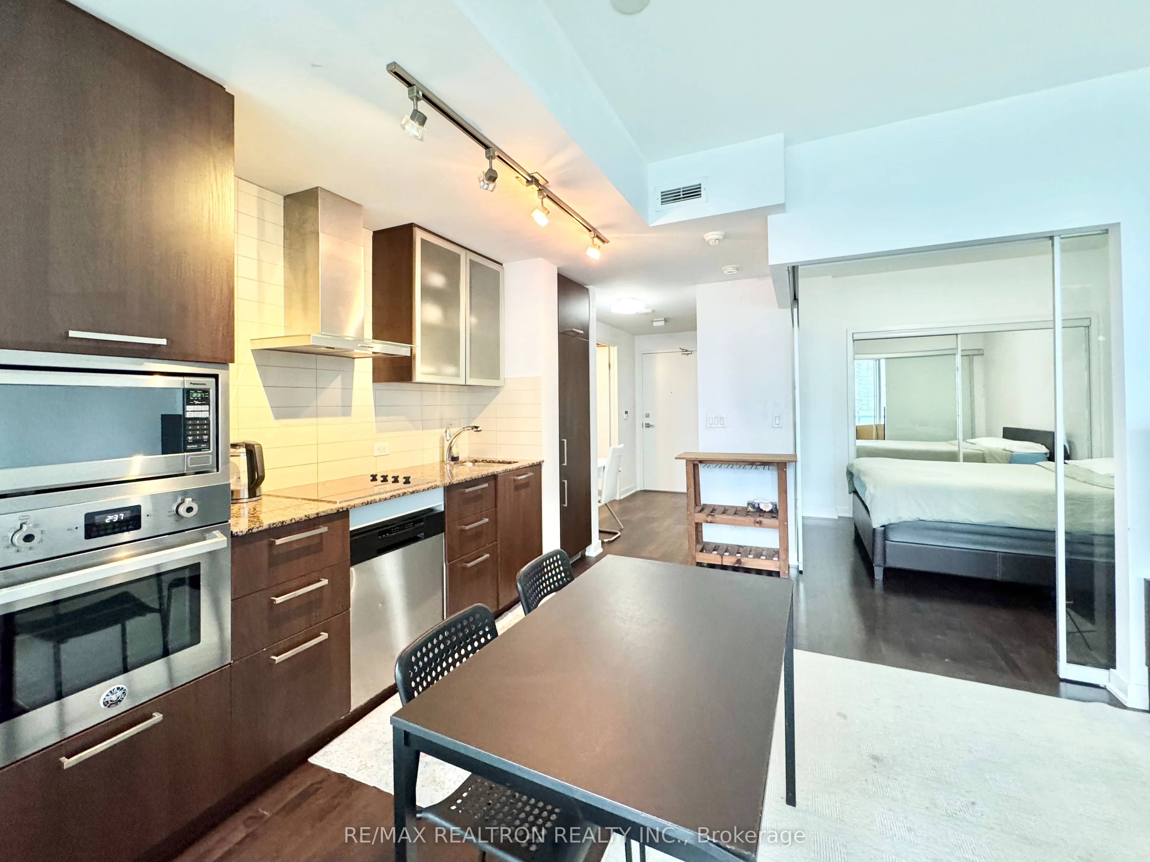 12 York Street #2201