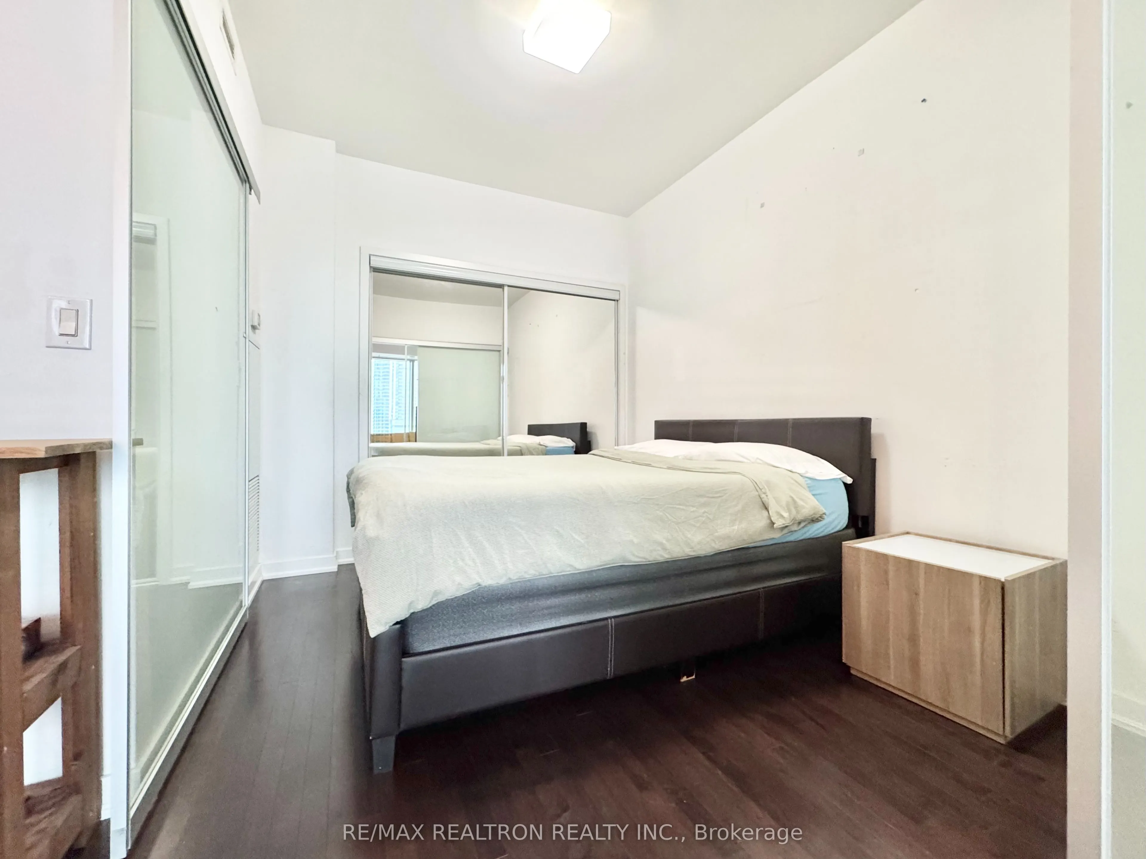 12 York Street #2201