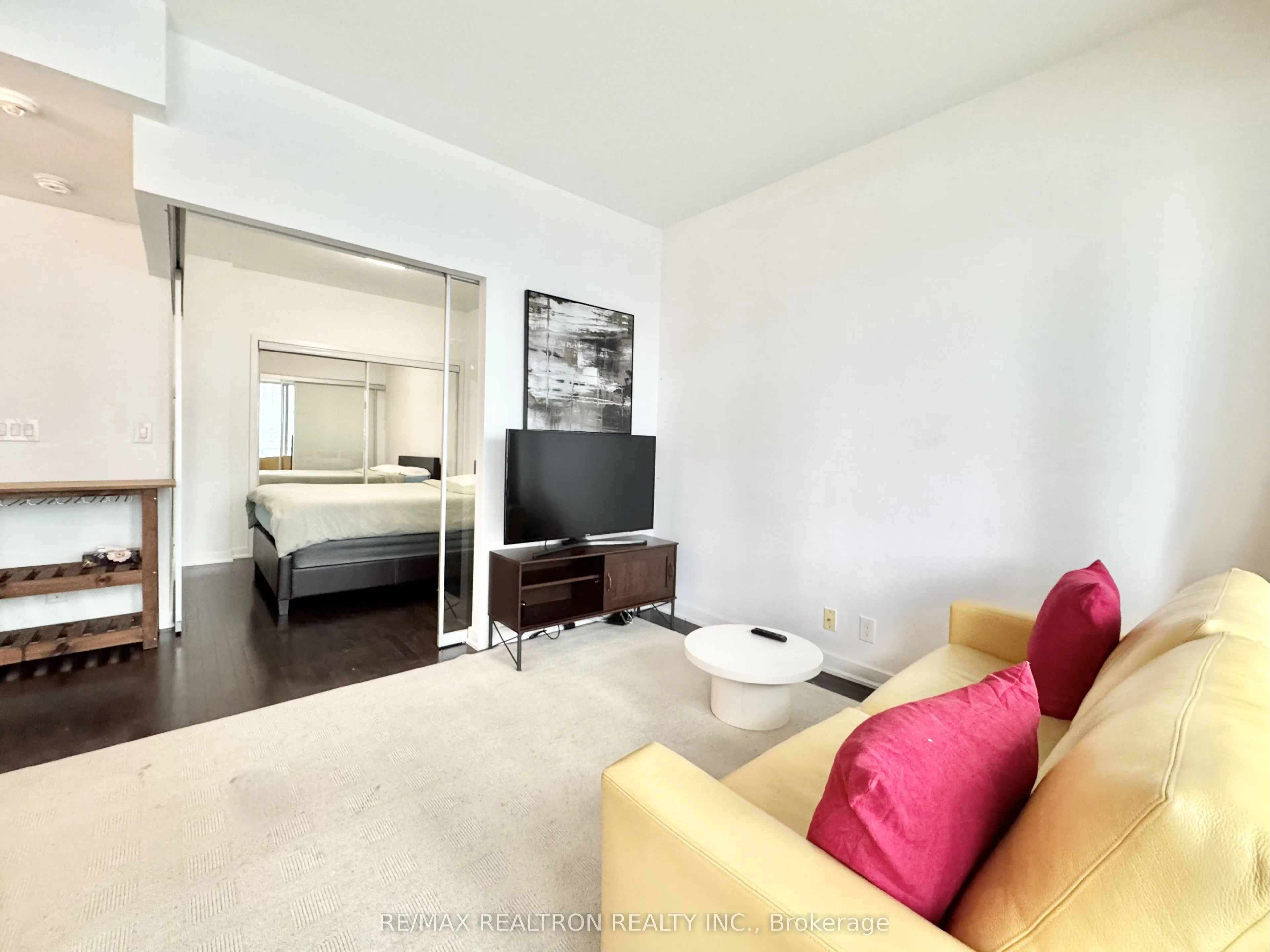 12 York Street #2201