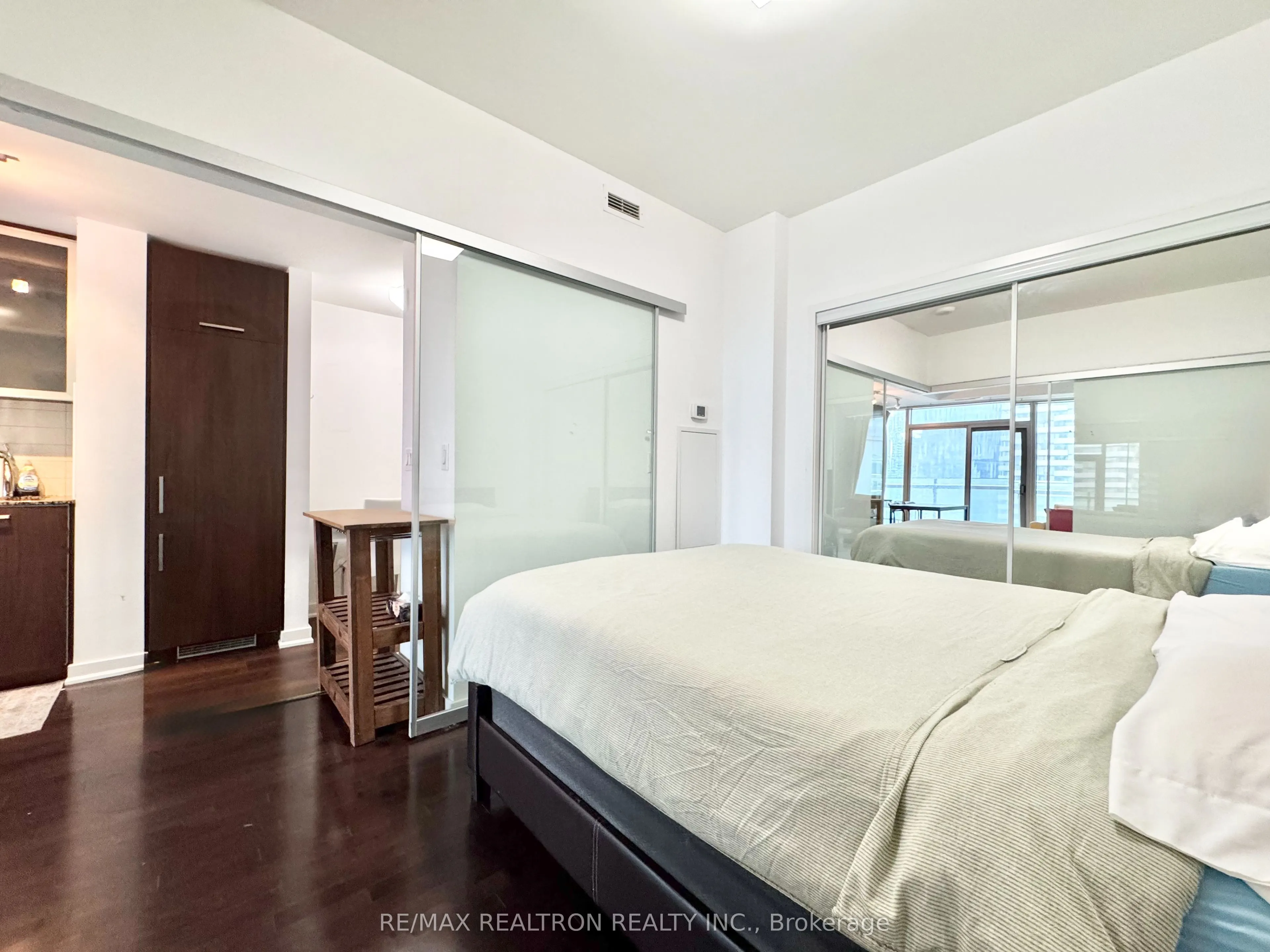 12 York Street #2201