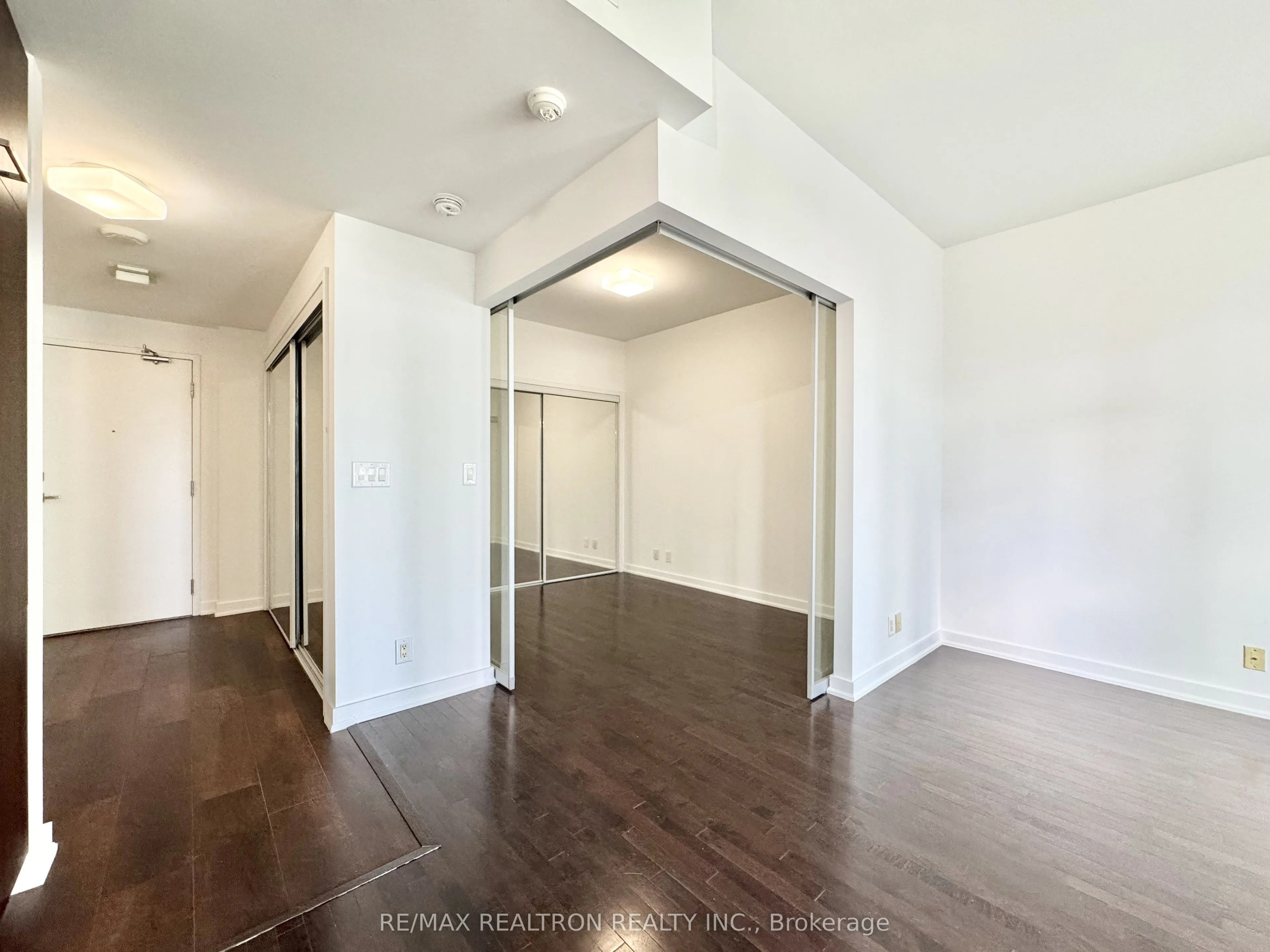12 York Street #2201
