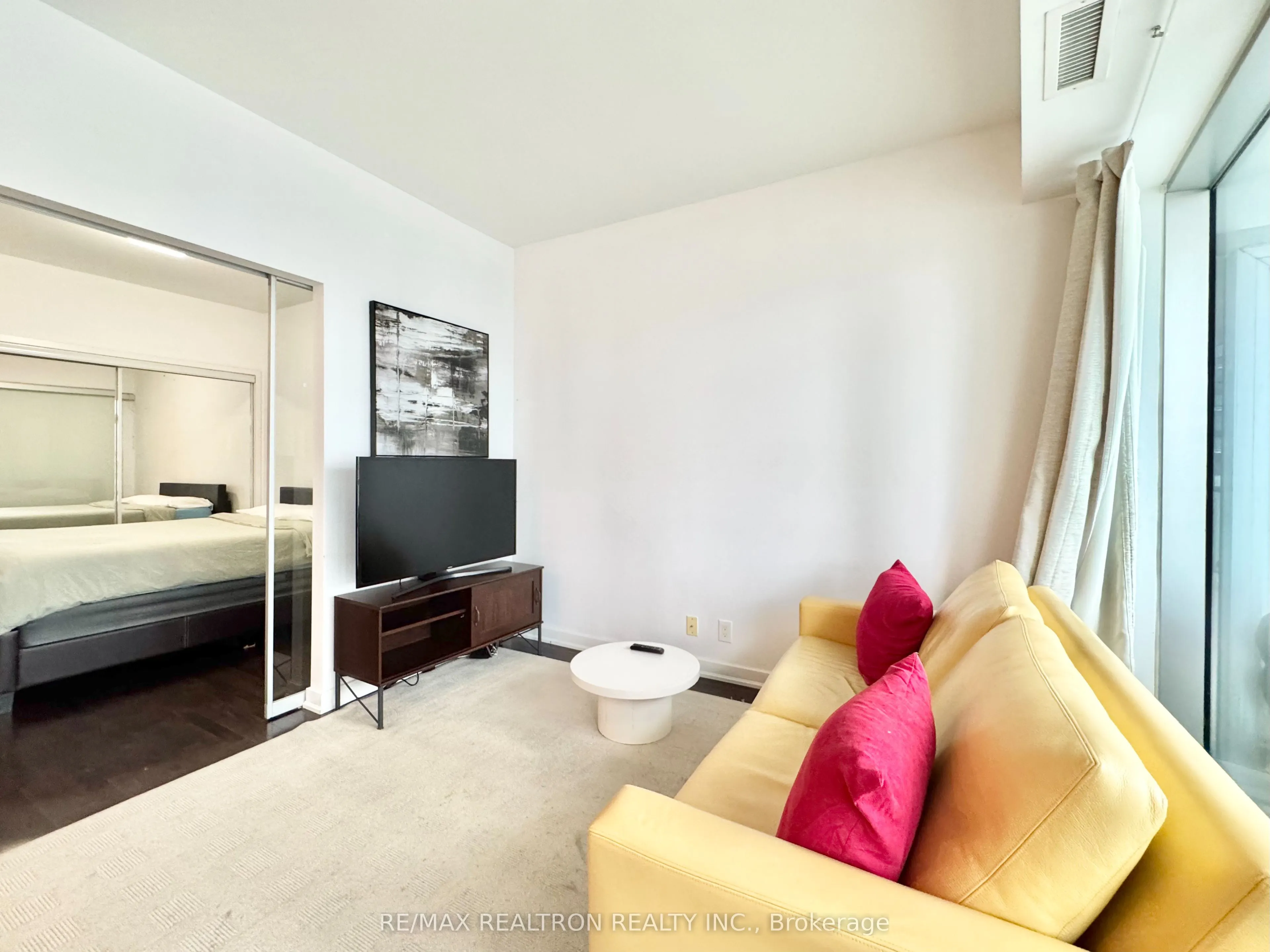 12 York Street #2201
