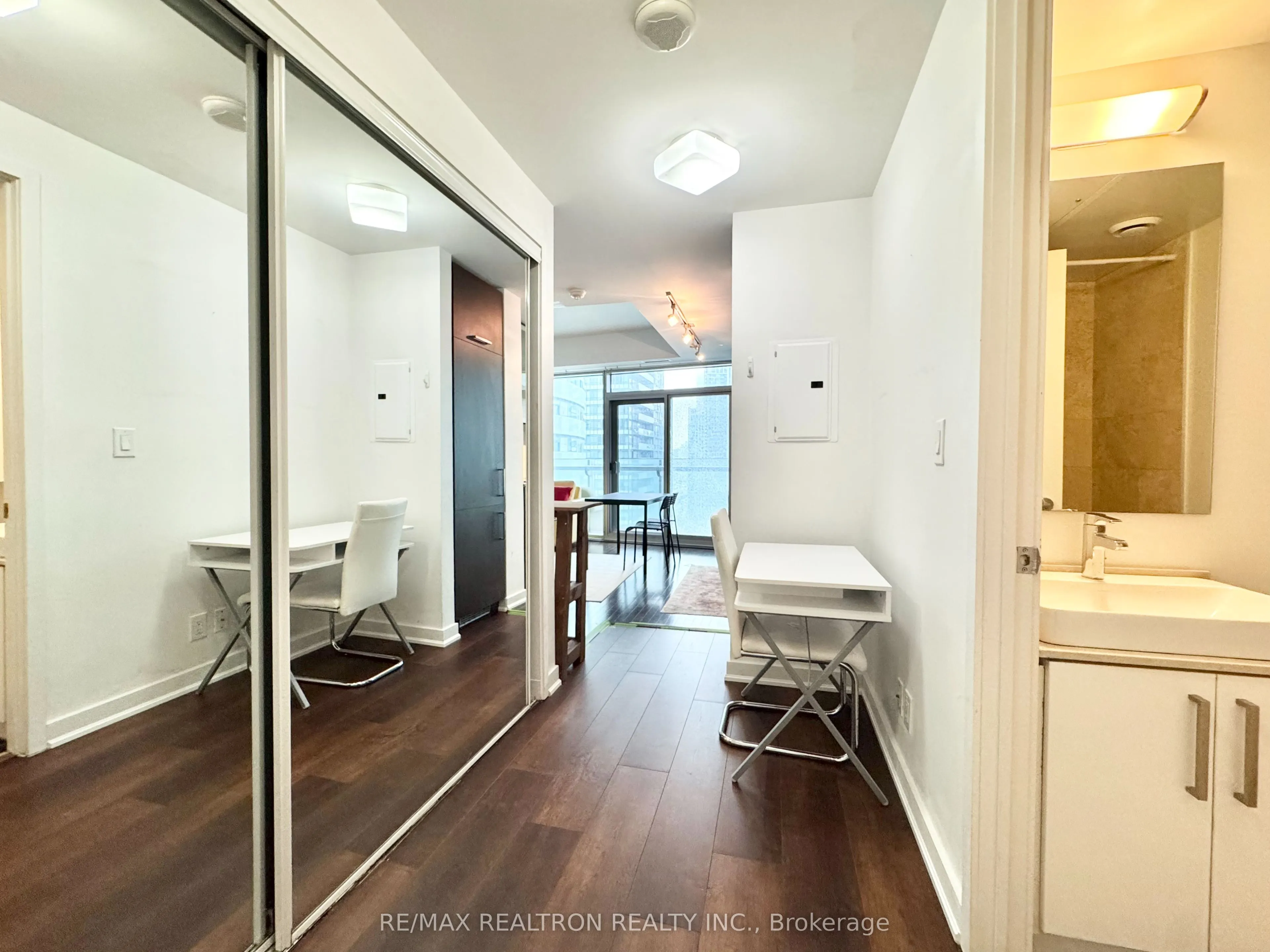 12 York Street #2201