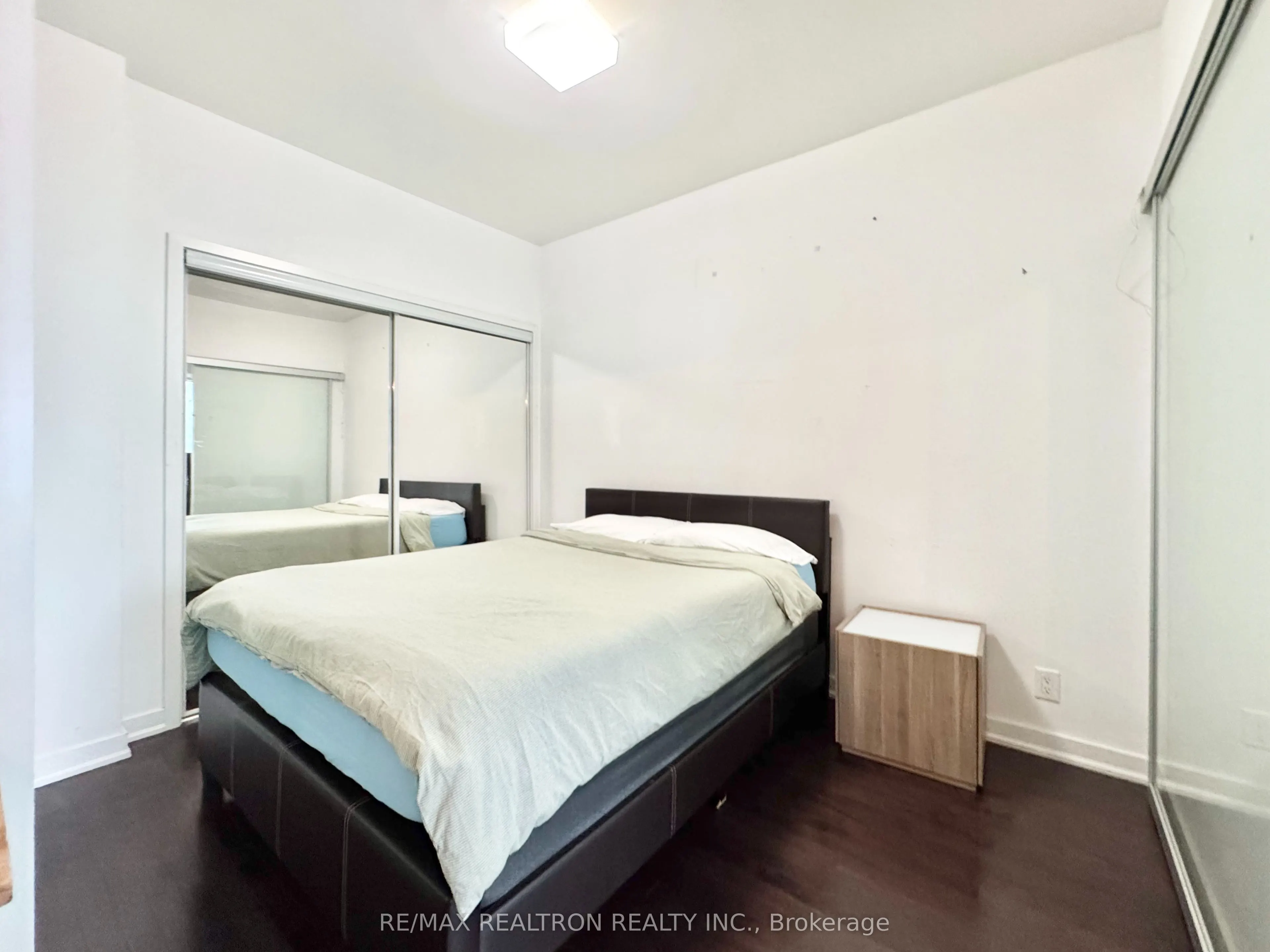 12 York Street #2201