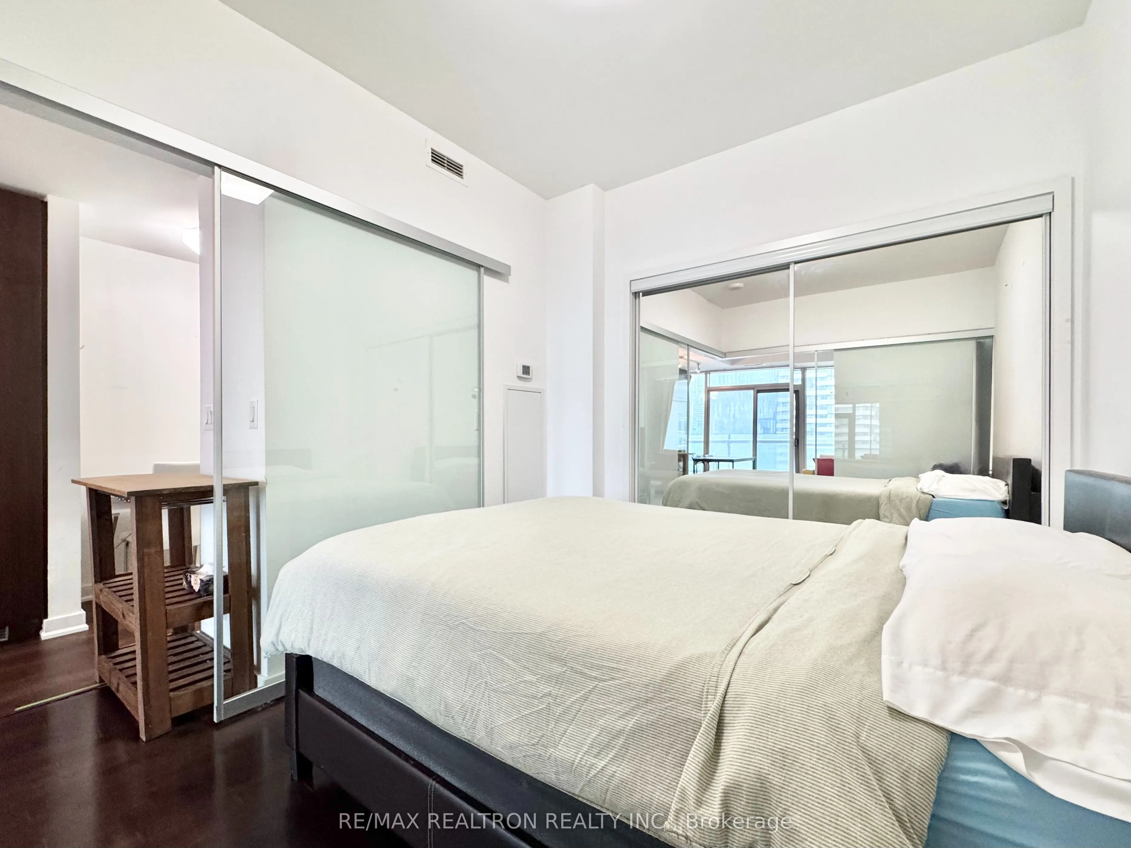 12 York Street #2201