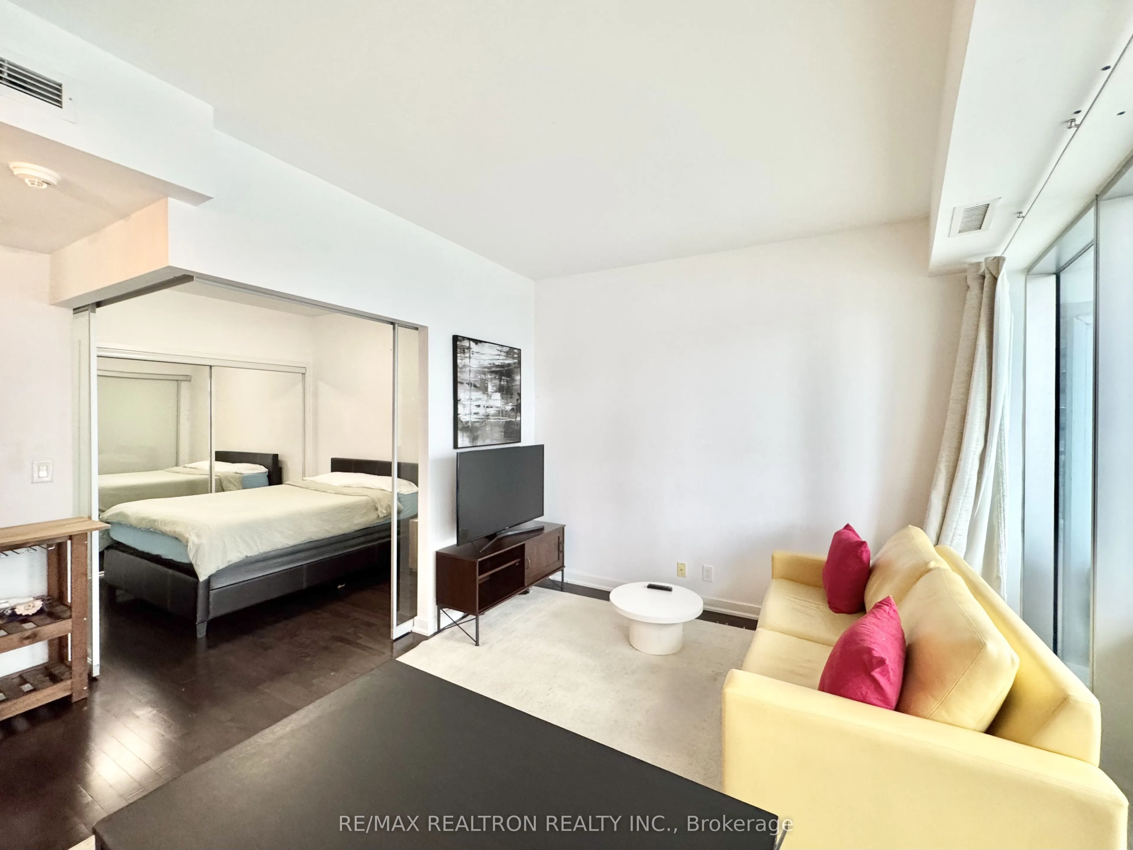 12 York Street #2201