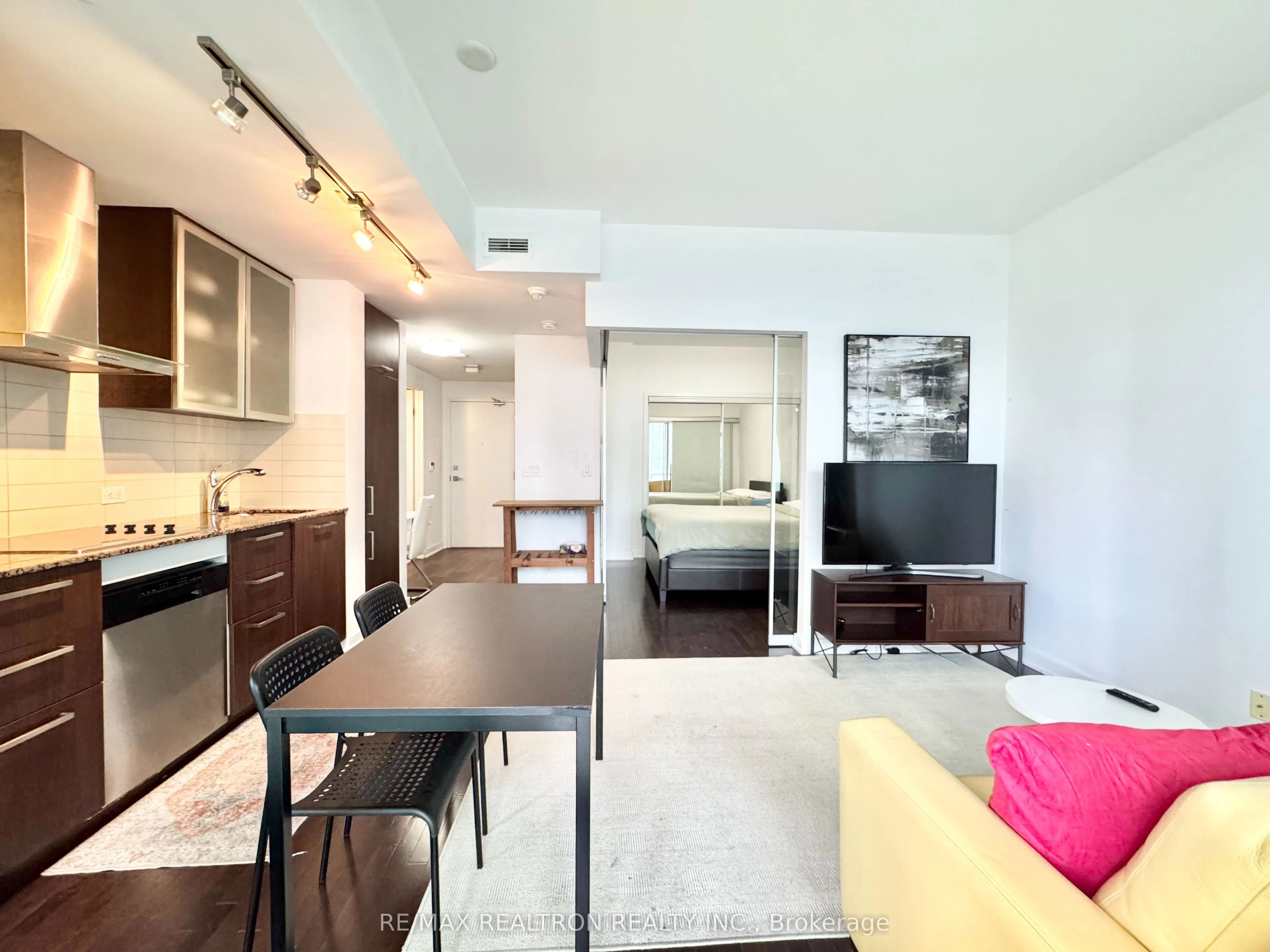 12 York Street #2201
