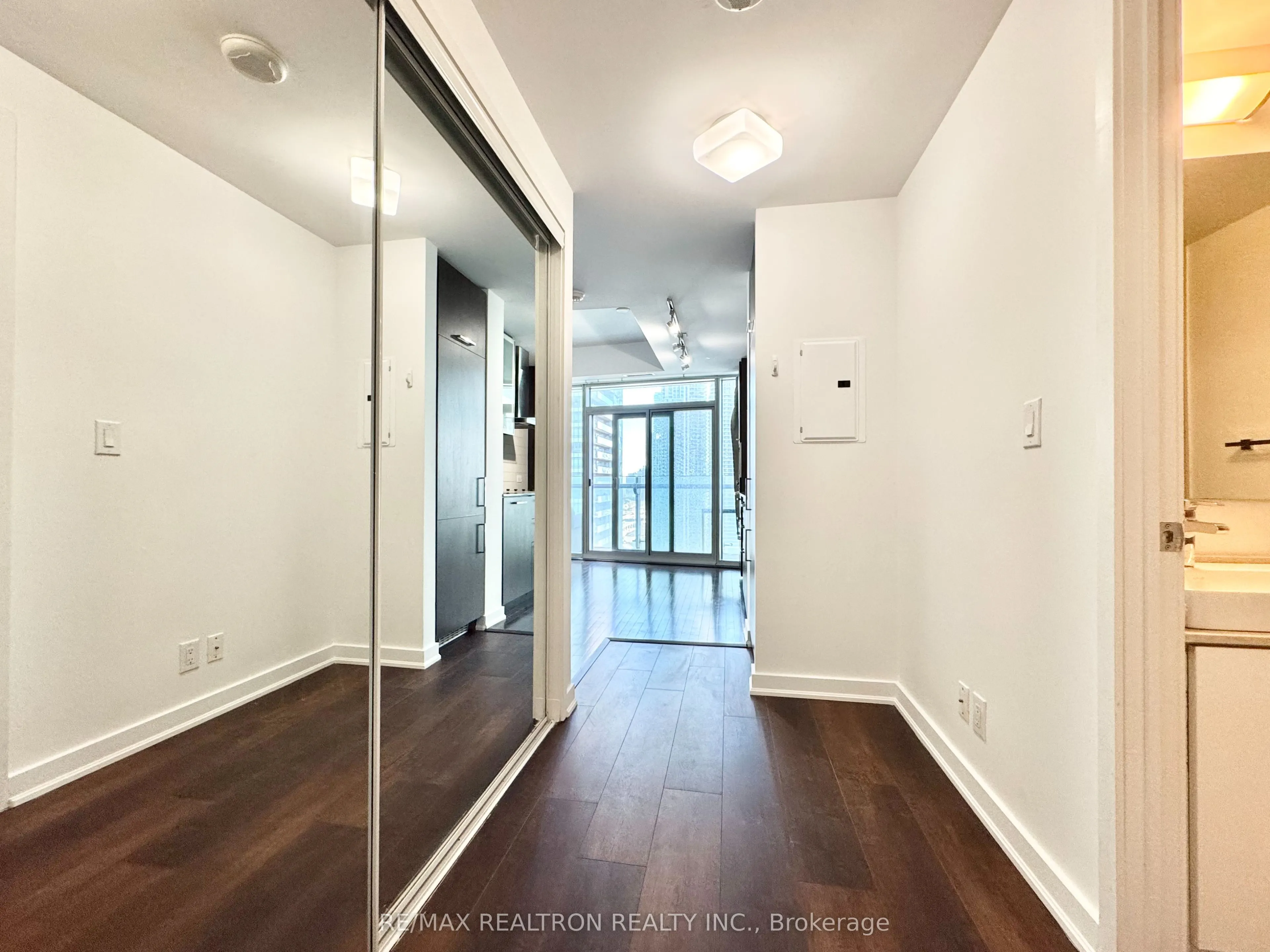 12 York Street #2201
