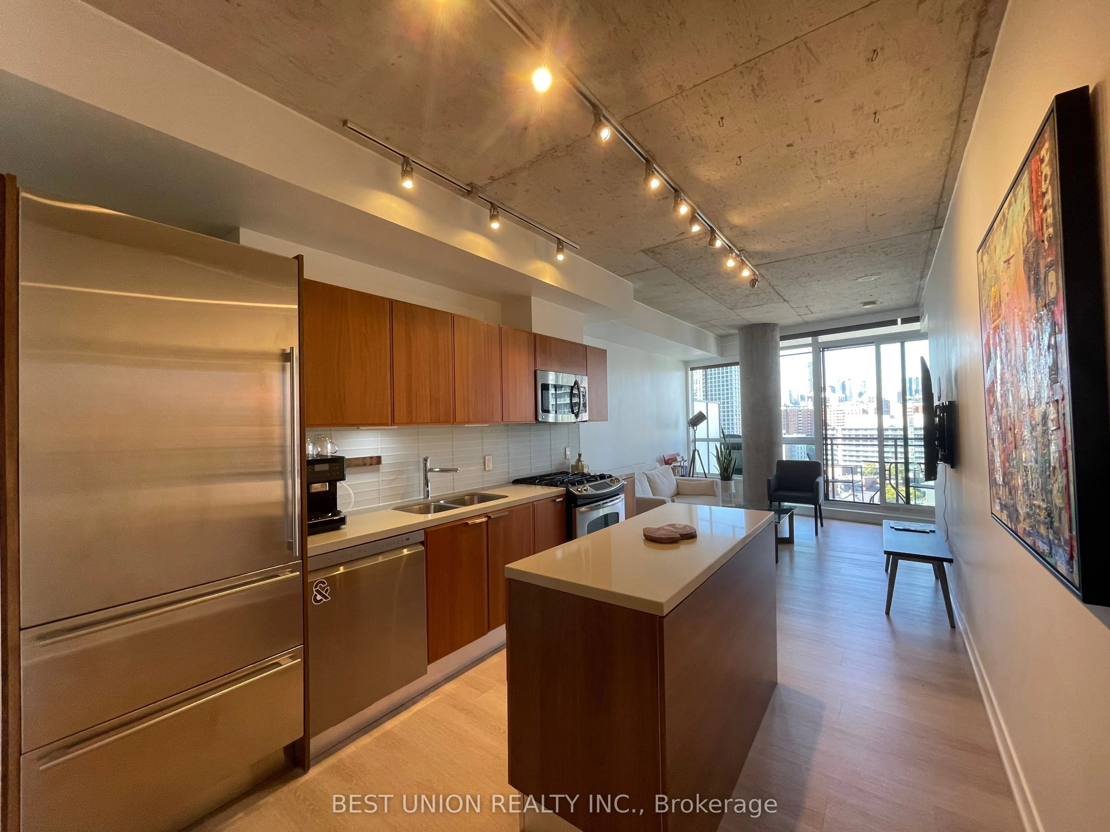 318 King Street E #1313