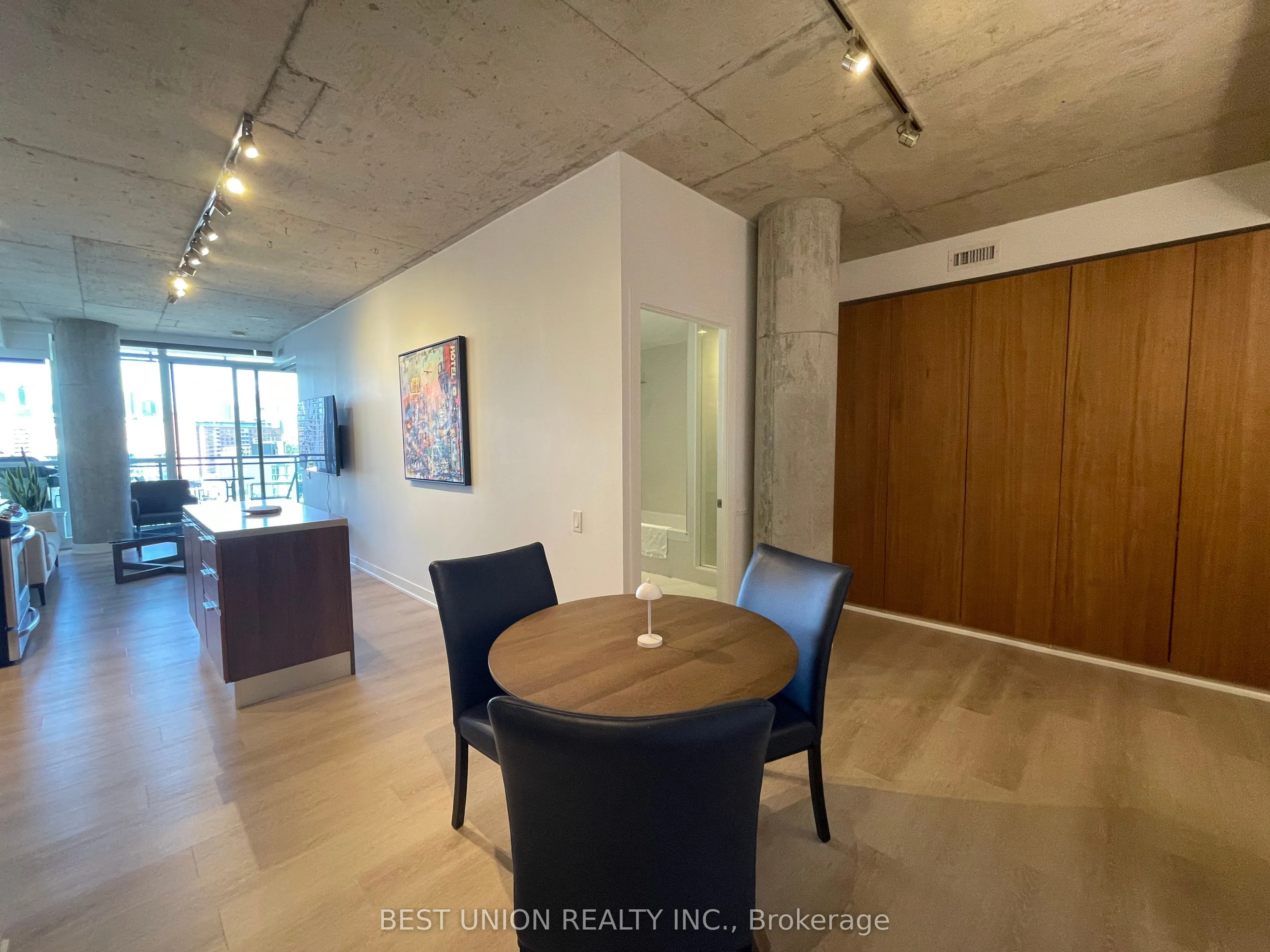 318 King Street E #1313