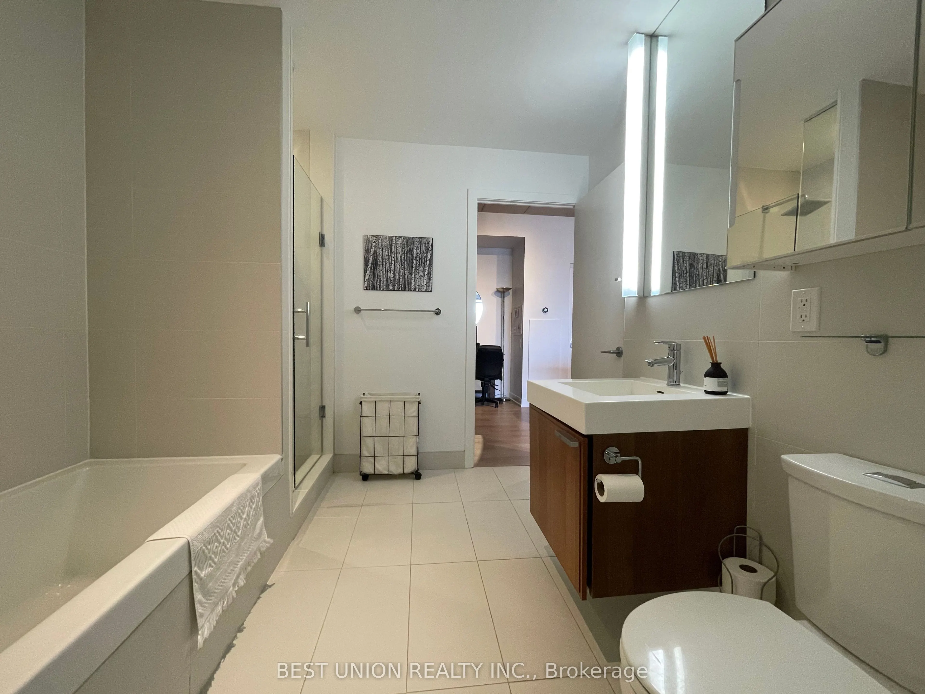 318 King Street E #1313