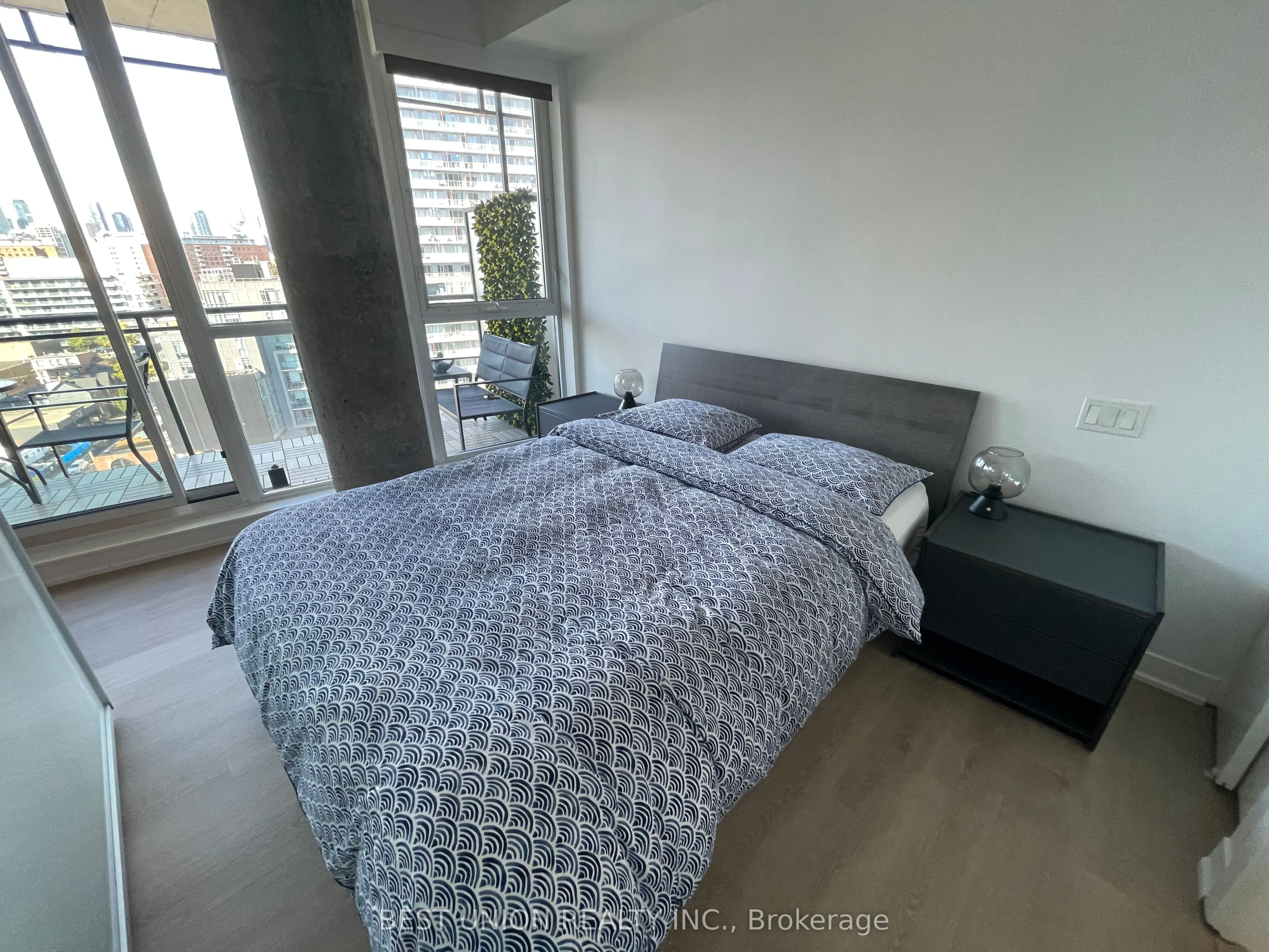 318 King Street E #1313