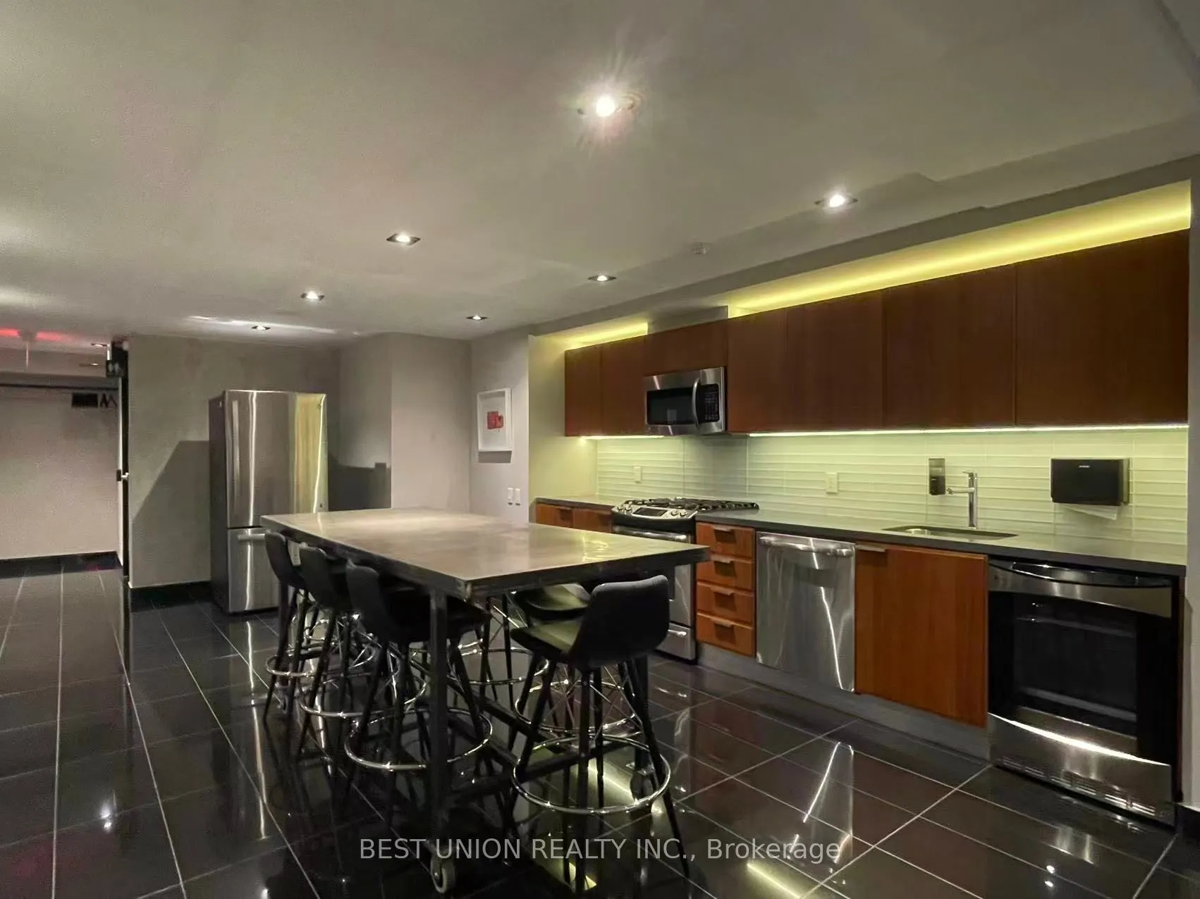 318 King Street E #1313