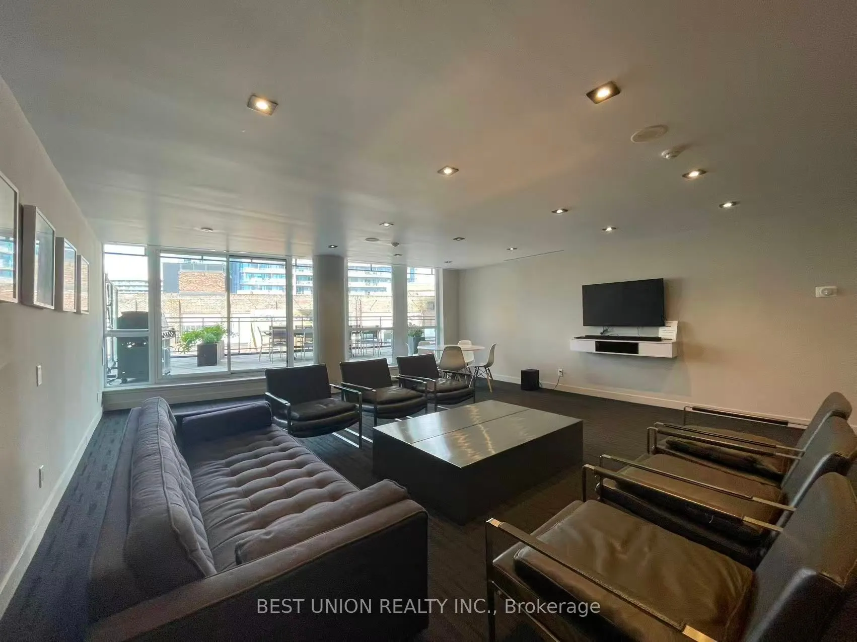 318 King Street E #1313