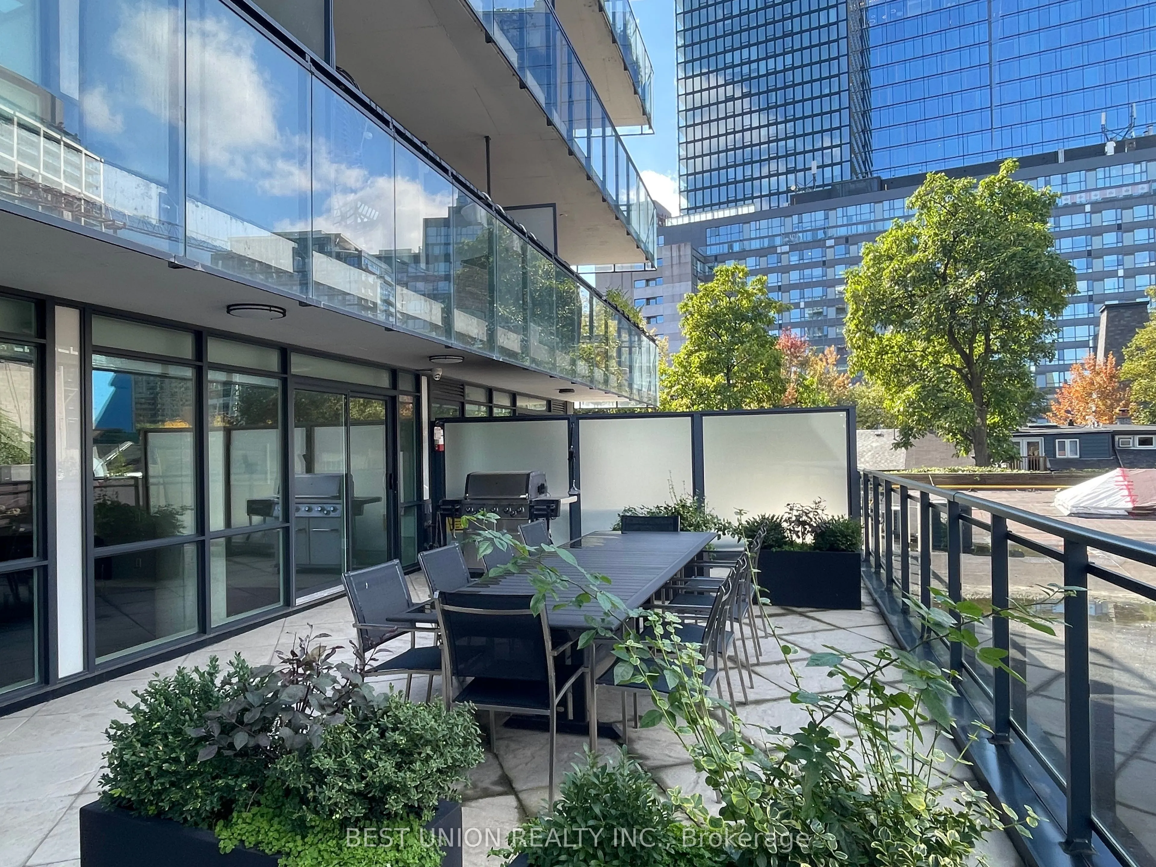 318 King Street E #1313