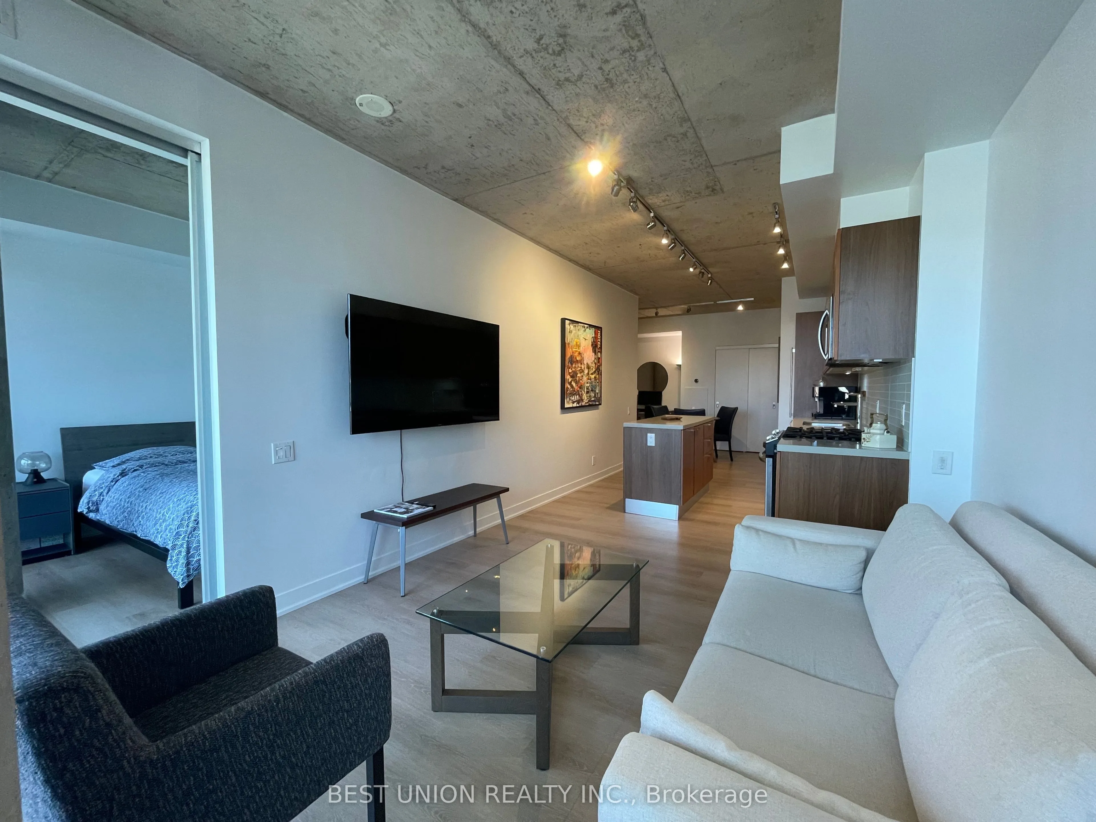 318 King Street E #1313