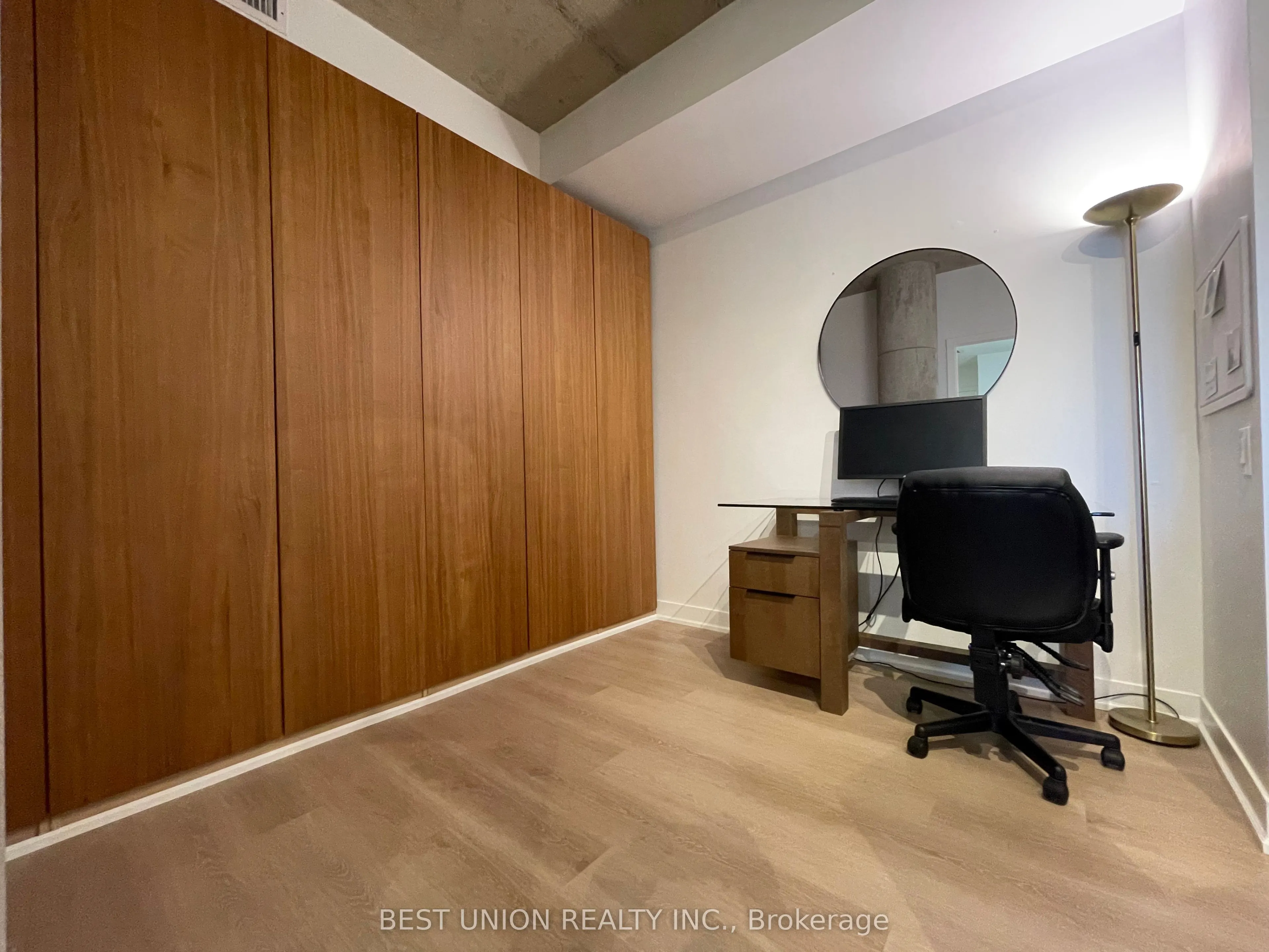 318 King Street E #1313