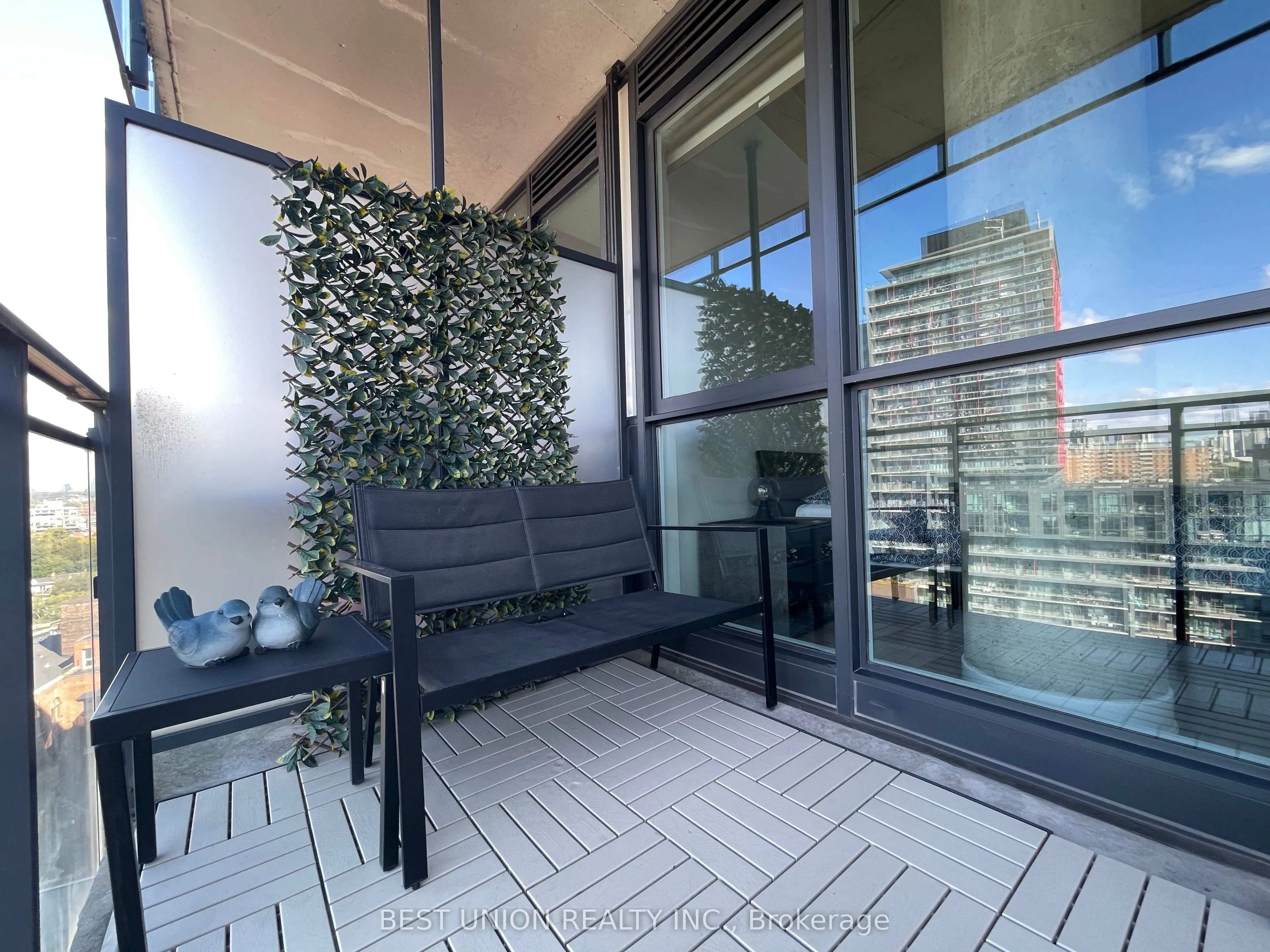 318 King Street E #1313