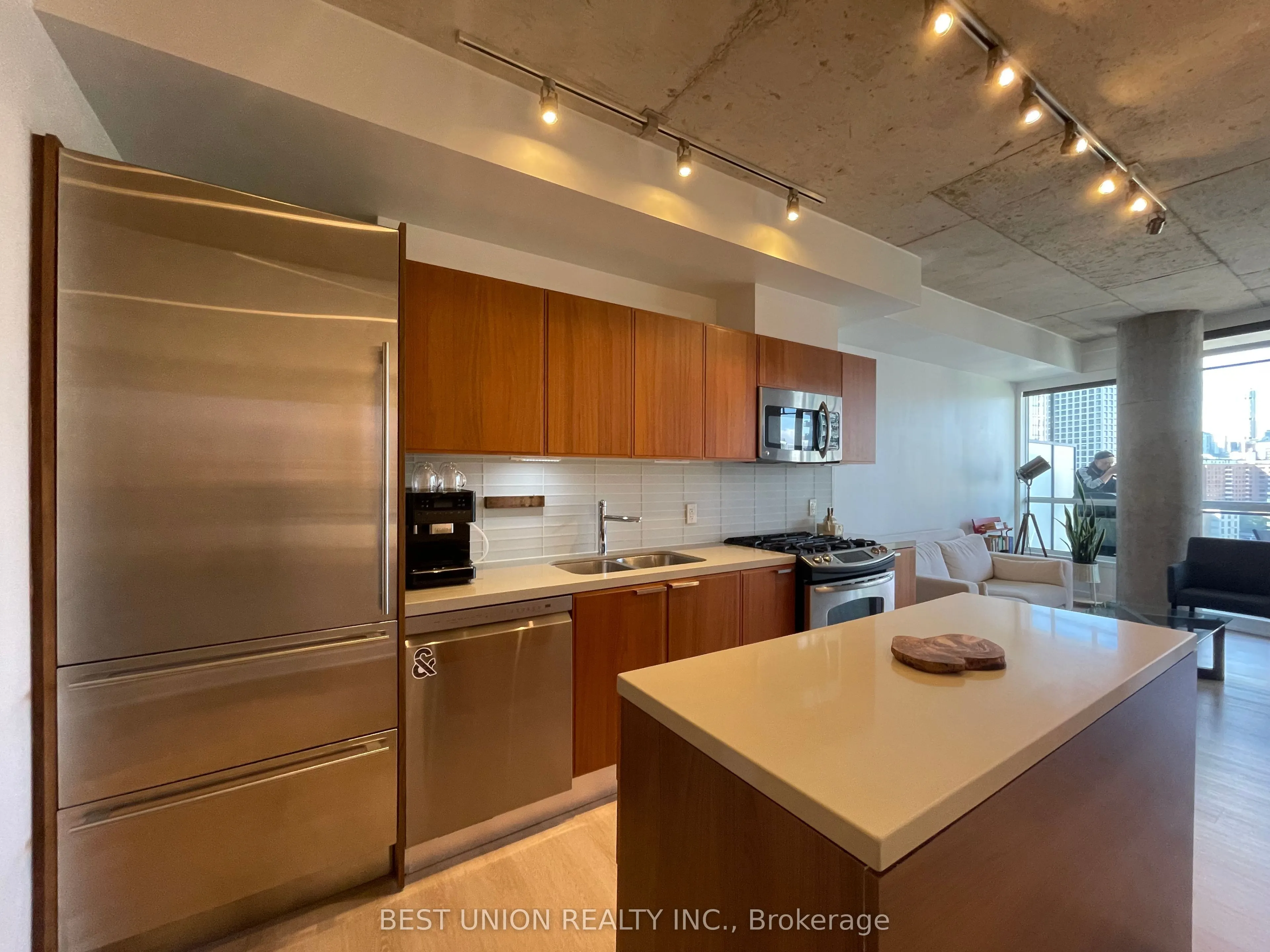 318 King Street E #1313