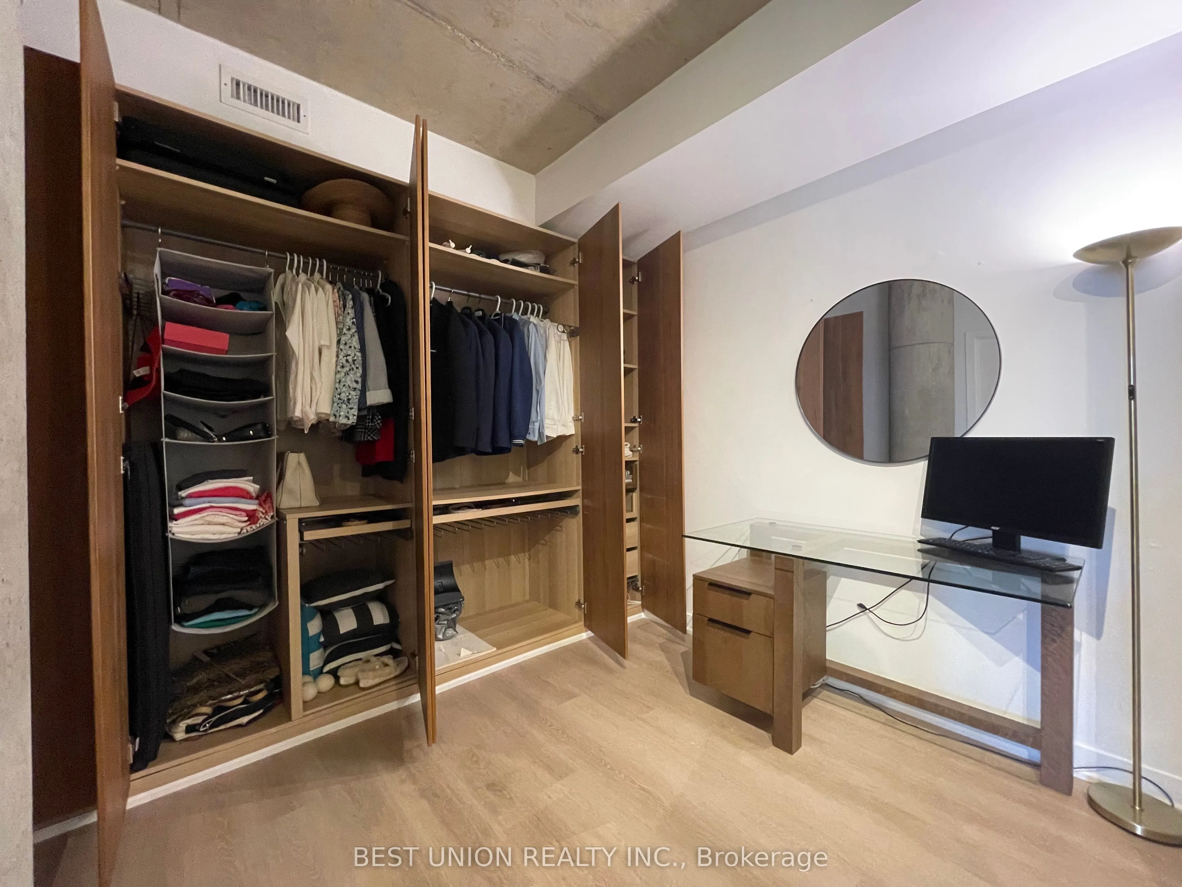 318 King Street E #1313