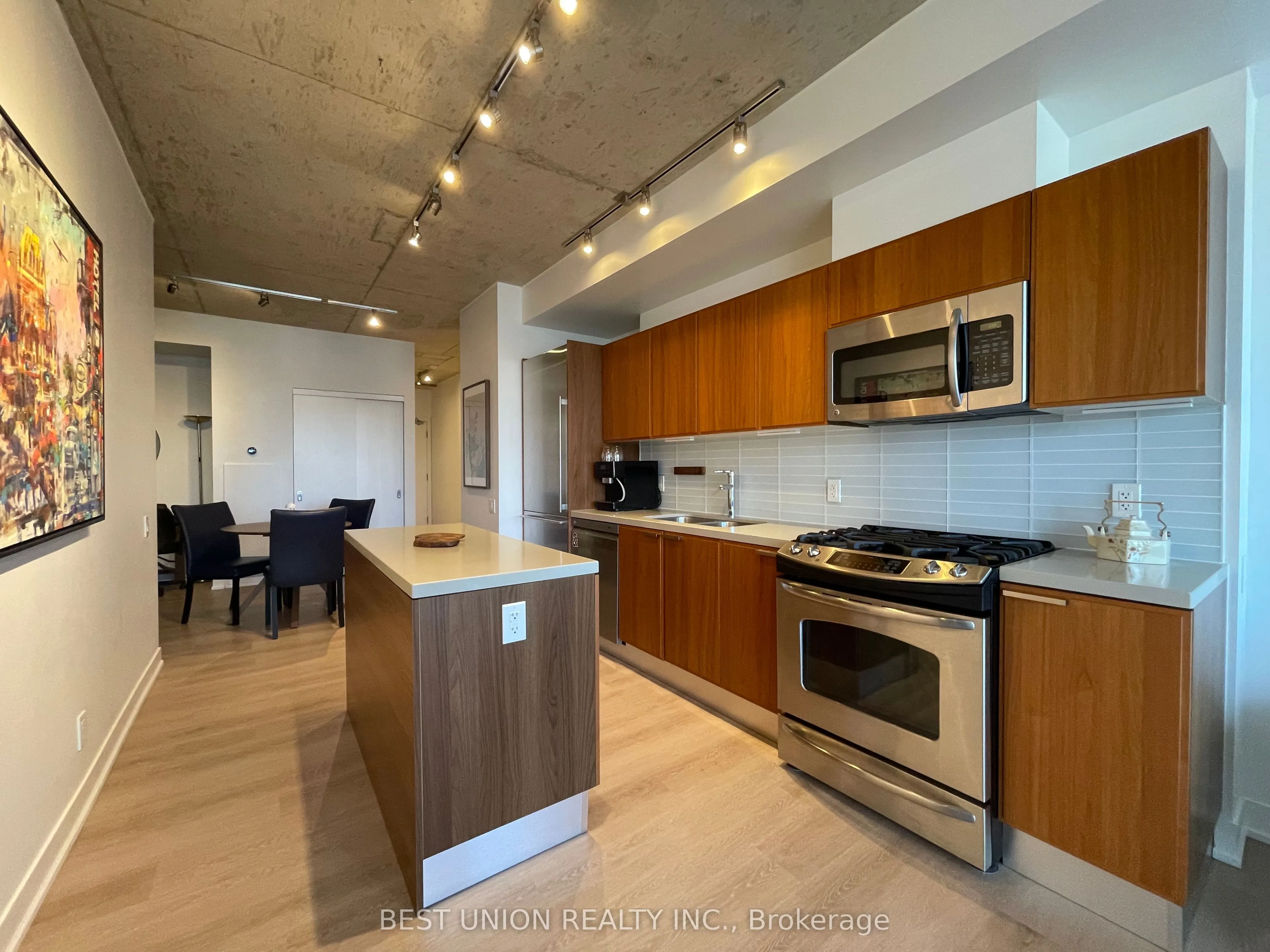 318 King Street E #1313
