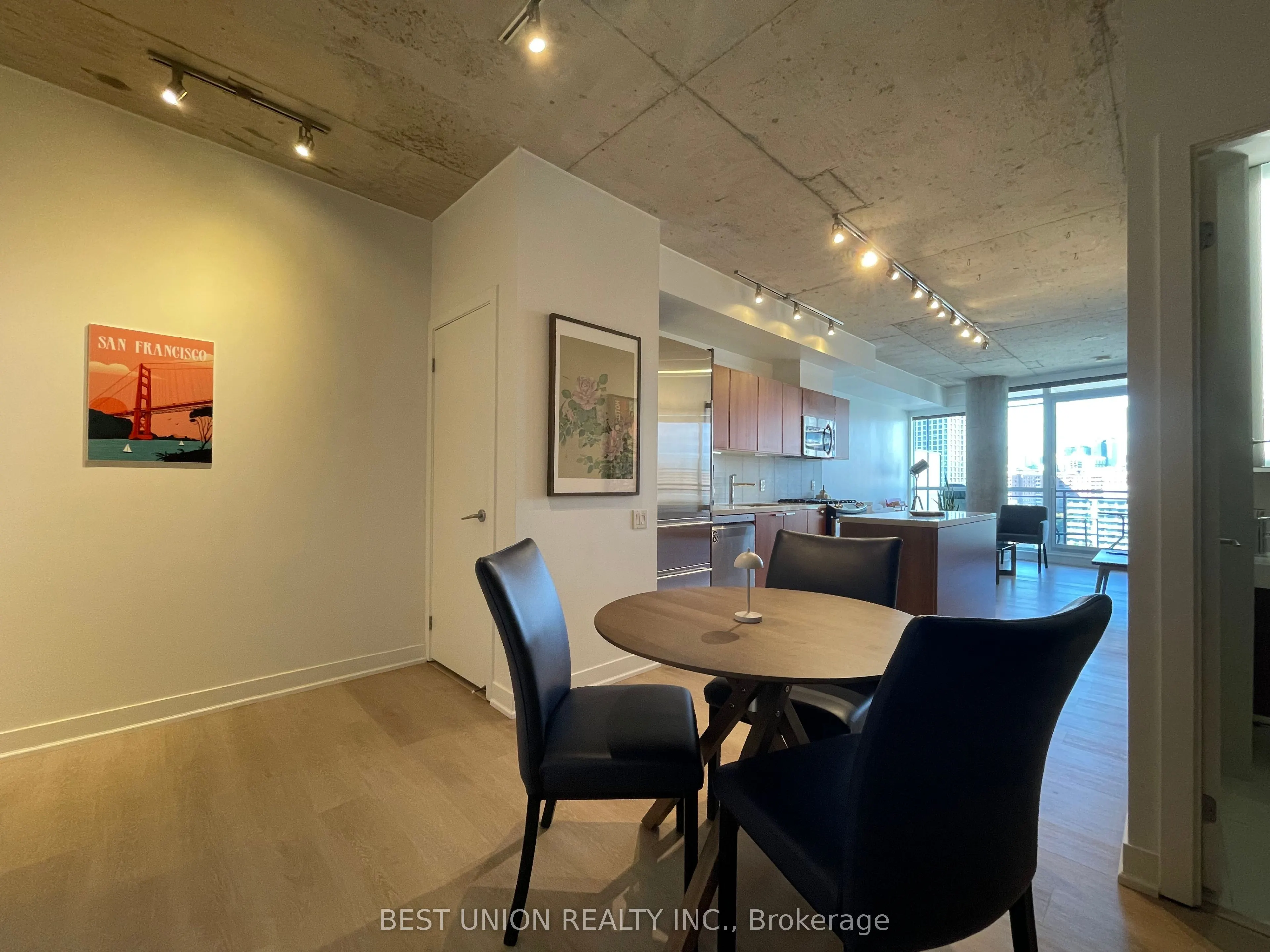 318 King Street E #1313