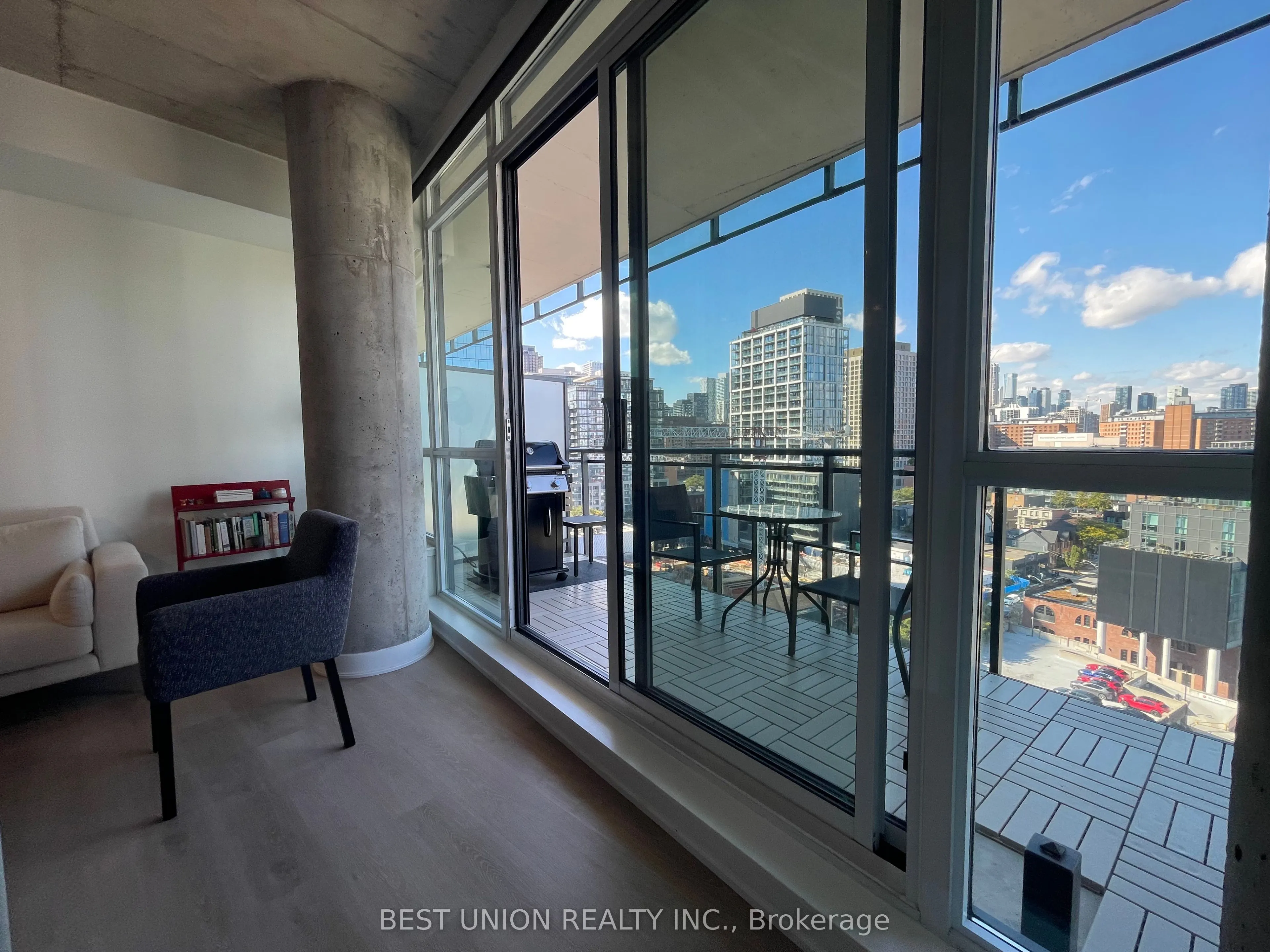 318 King Street E #1313