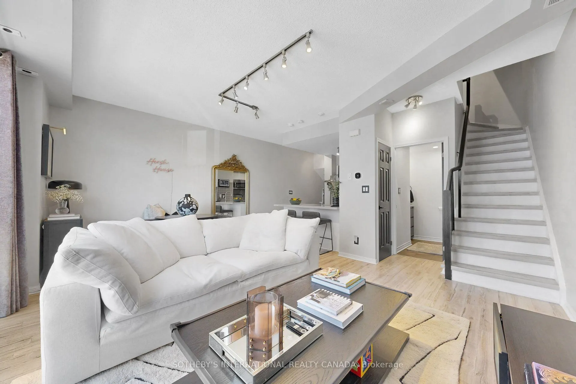 32 Stadium Road #377