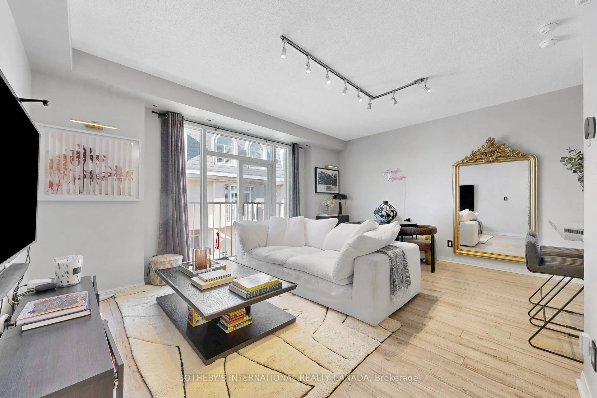 32 Stadium Road #377