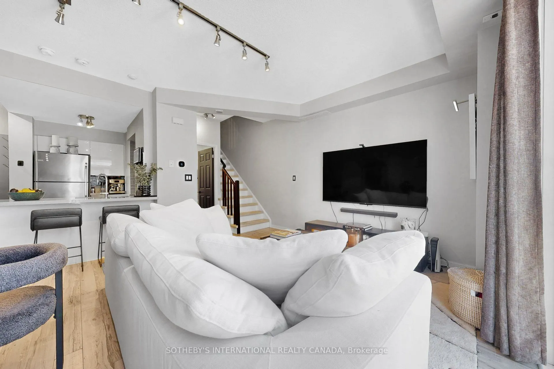32 Stadium Road #377