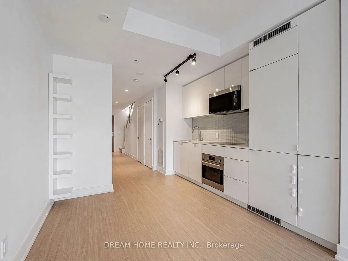 7 Grenville Street #513
