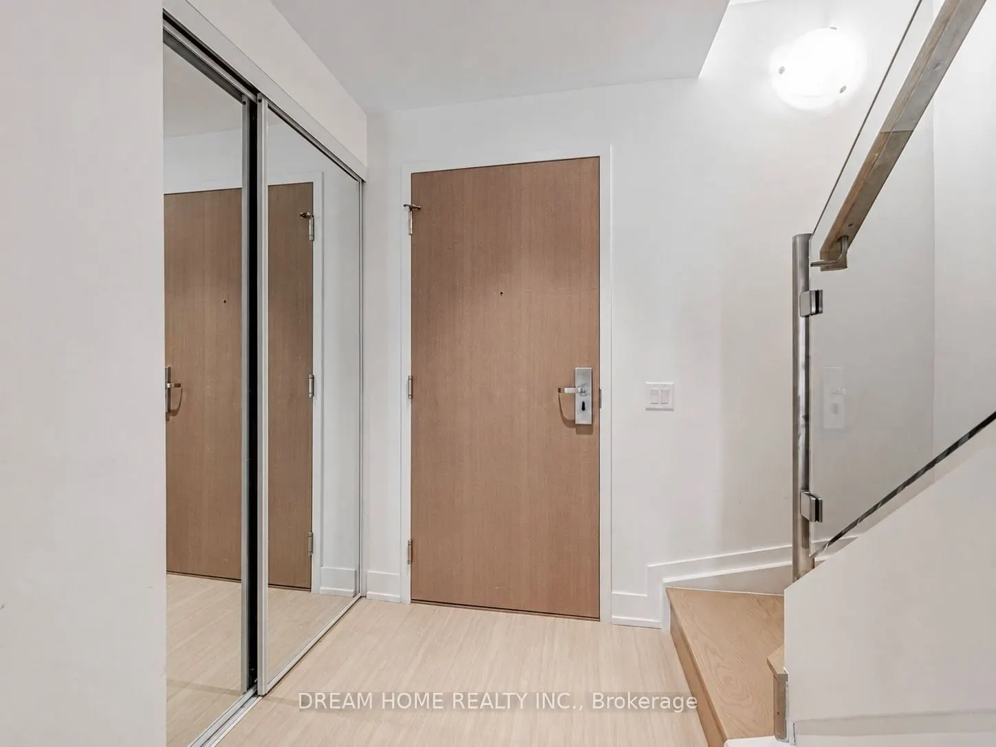 7 Grenville Street #513