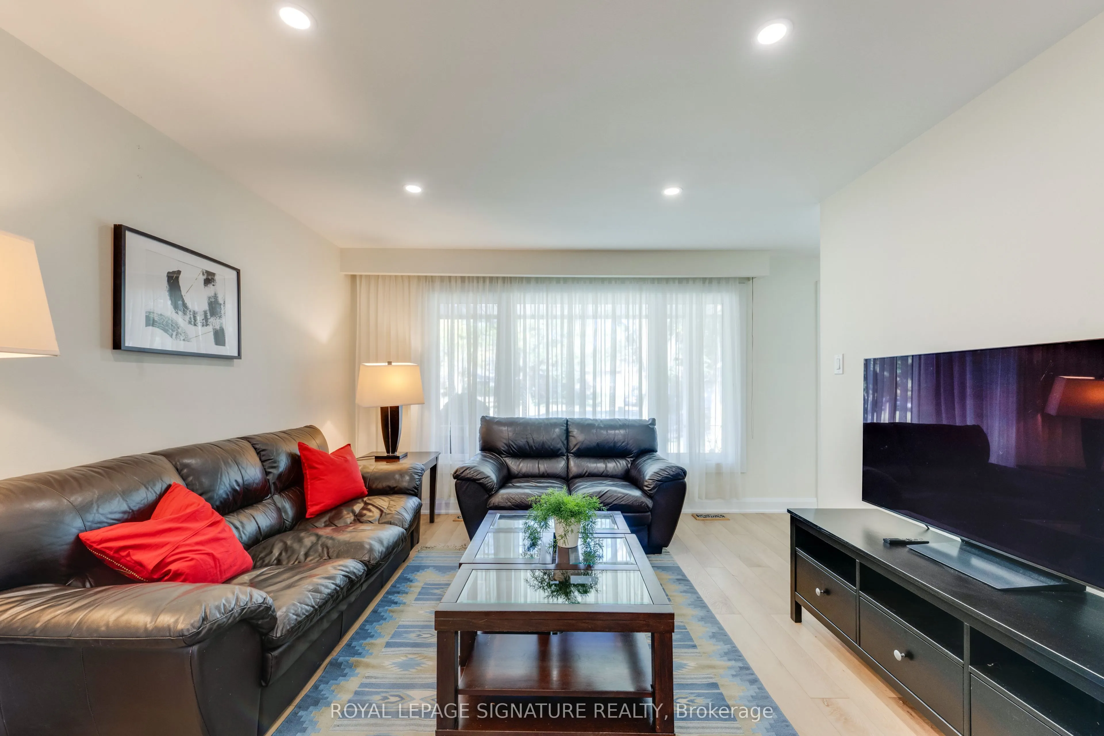 8 Bellbury Crescent