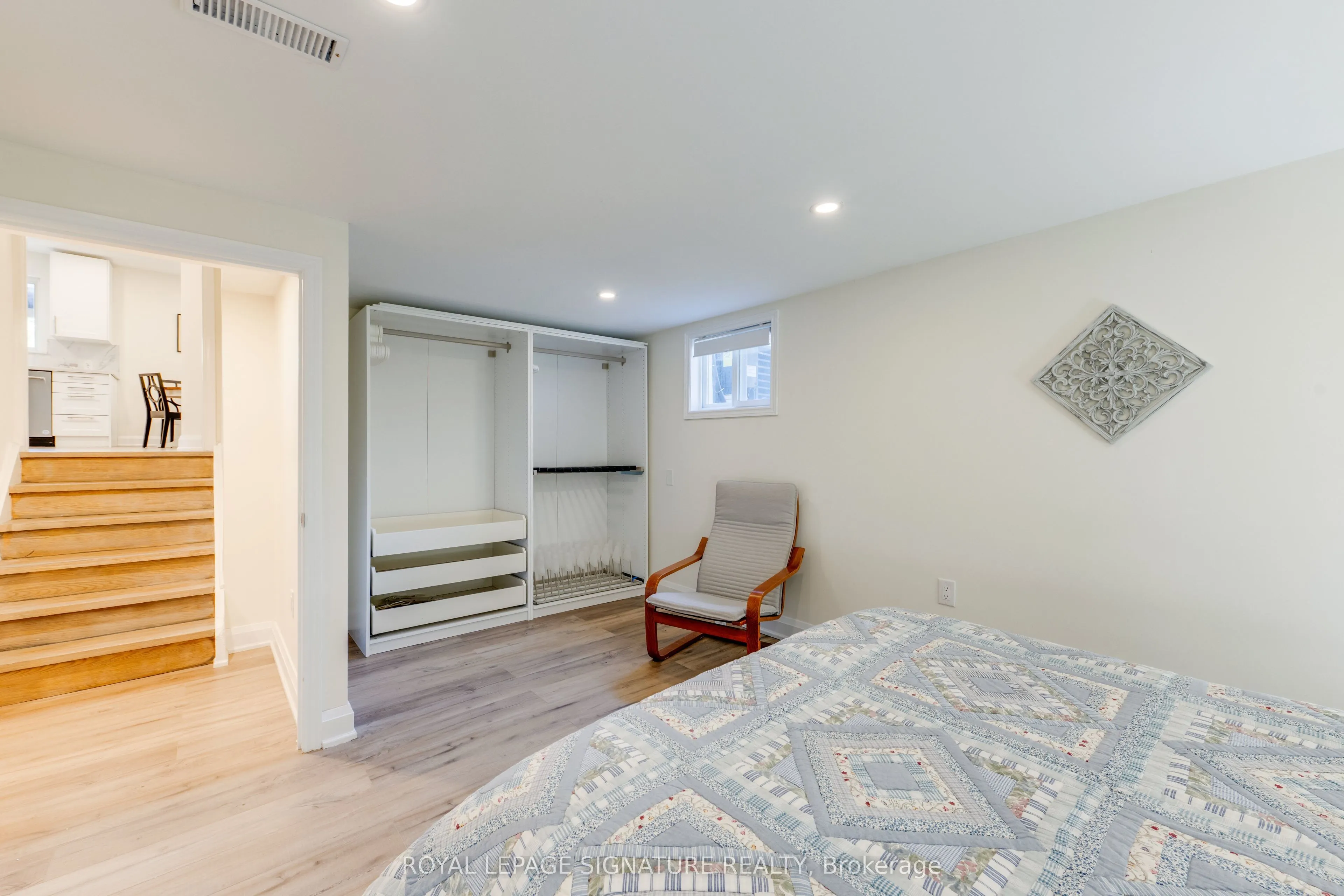 8 Bellbury Crescent
