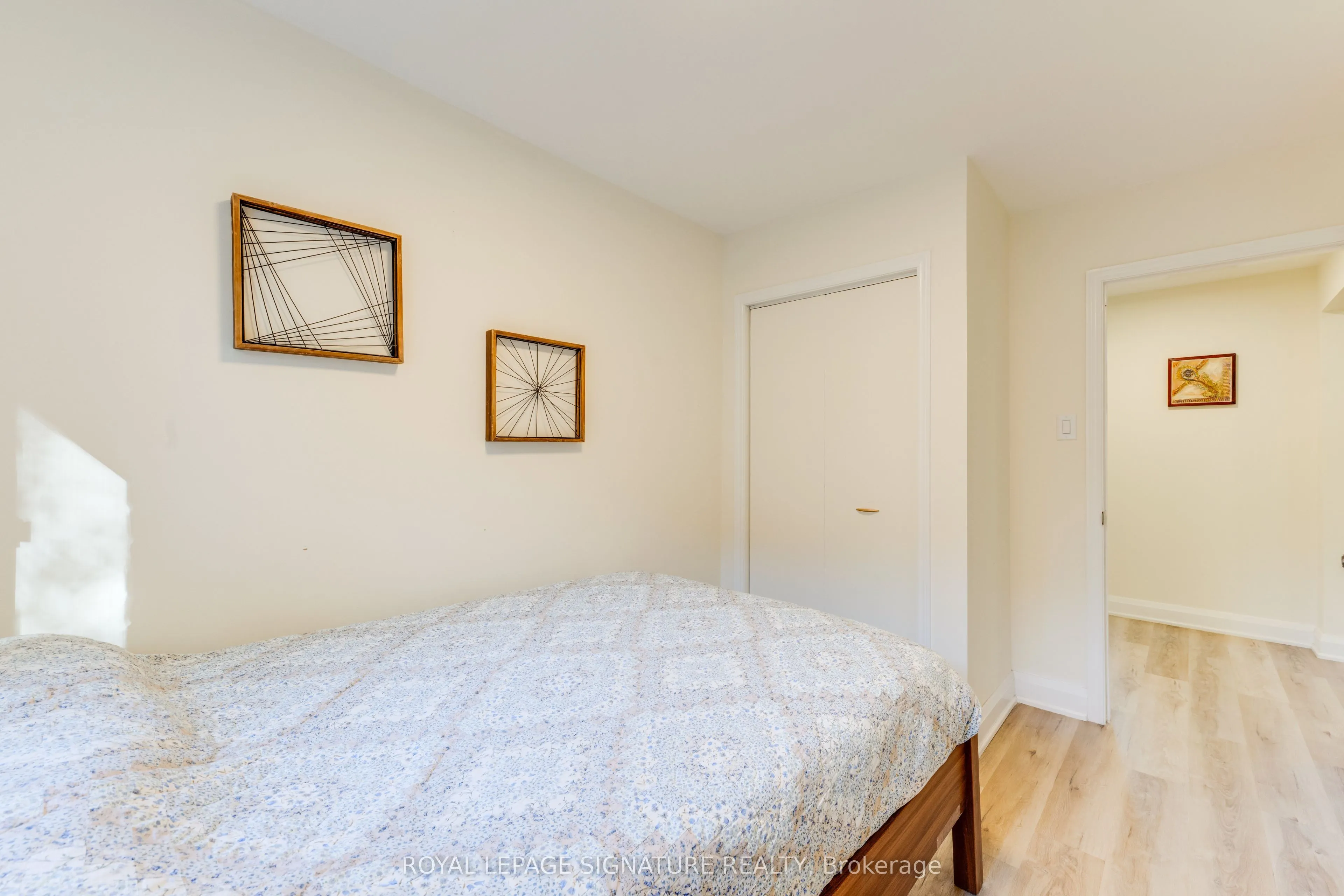 8 Bellbury Crescent