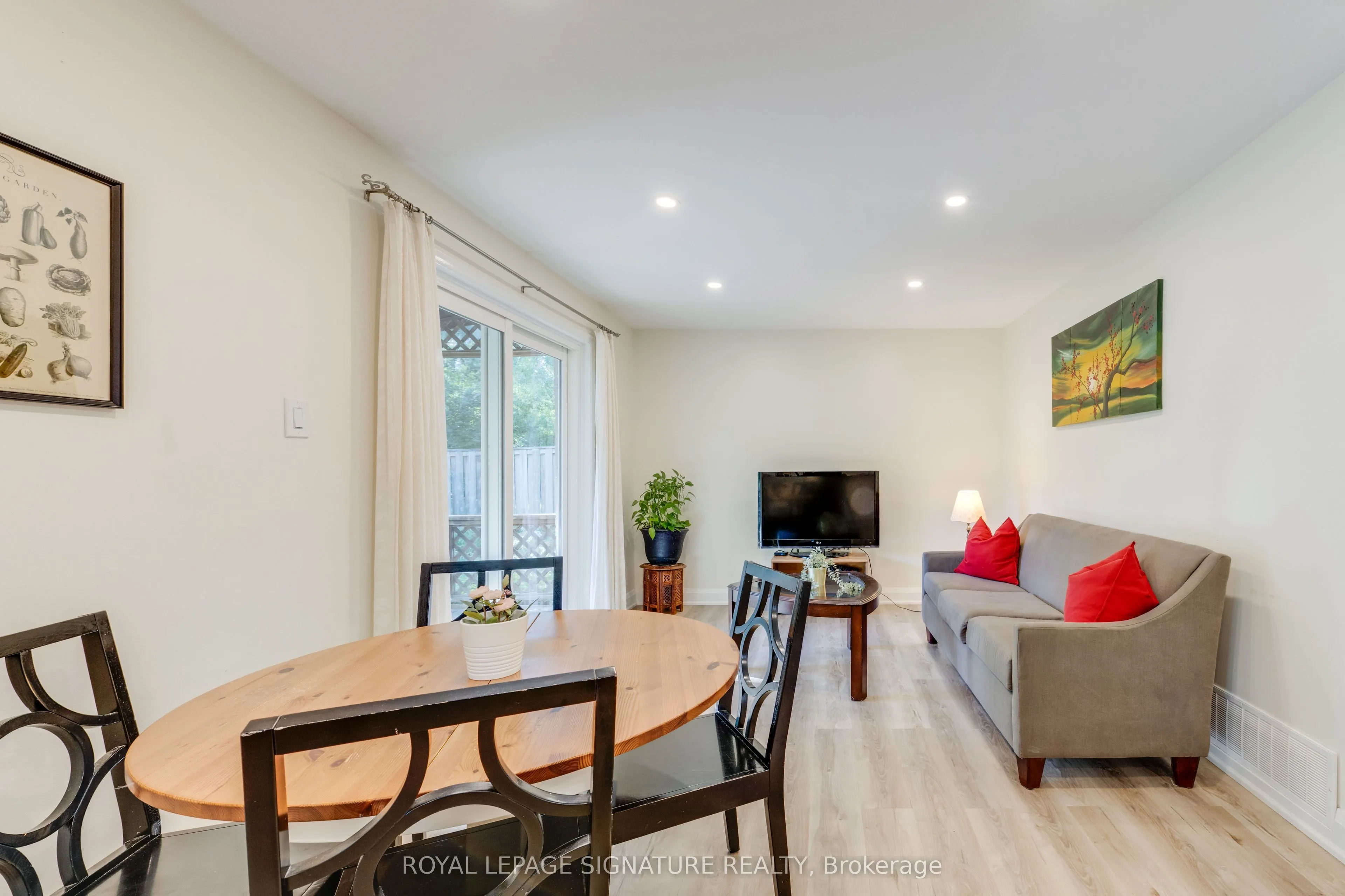 8 Bellbury Crescent