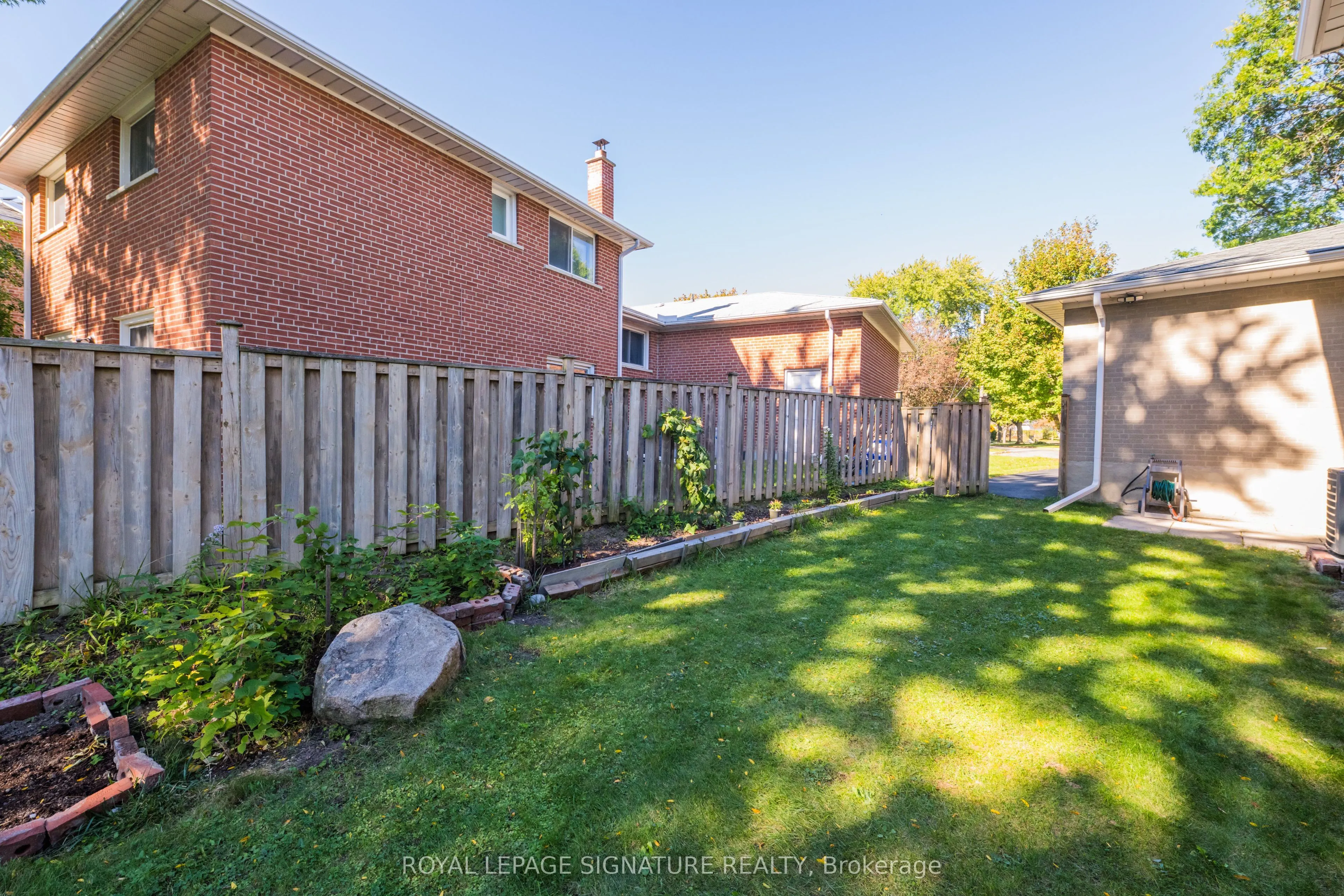 8 Bellbury Crescent