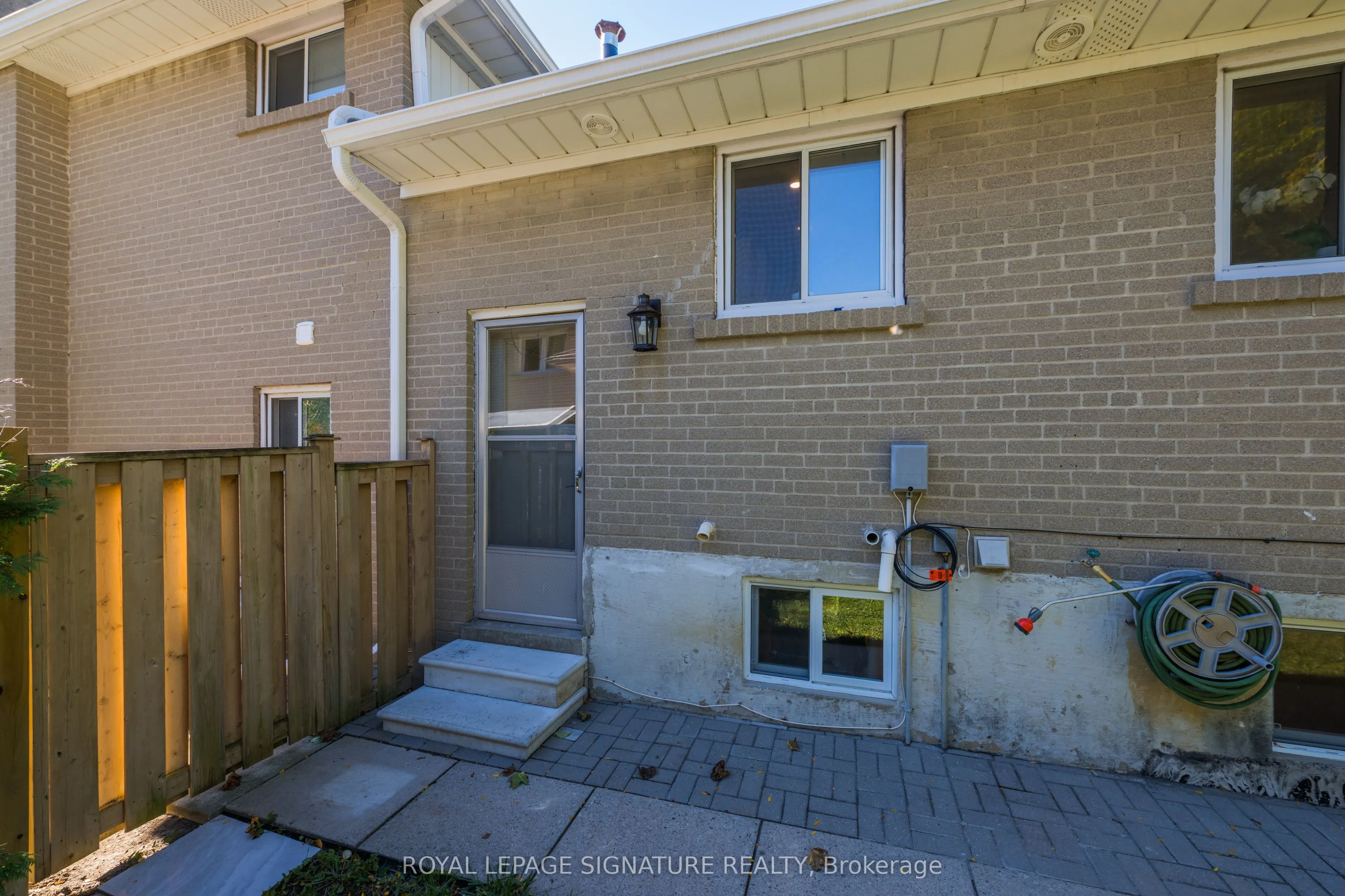 8 Bellbury Crescent